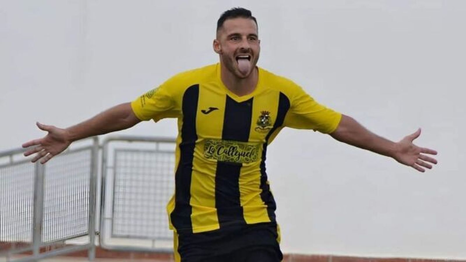 Dani Herrera, autor del gol del Industrial la pasada semana, se mide a su exequipo.