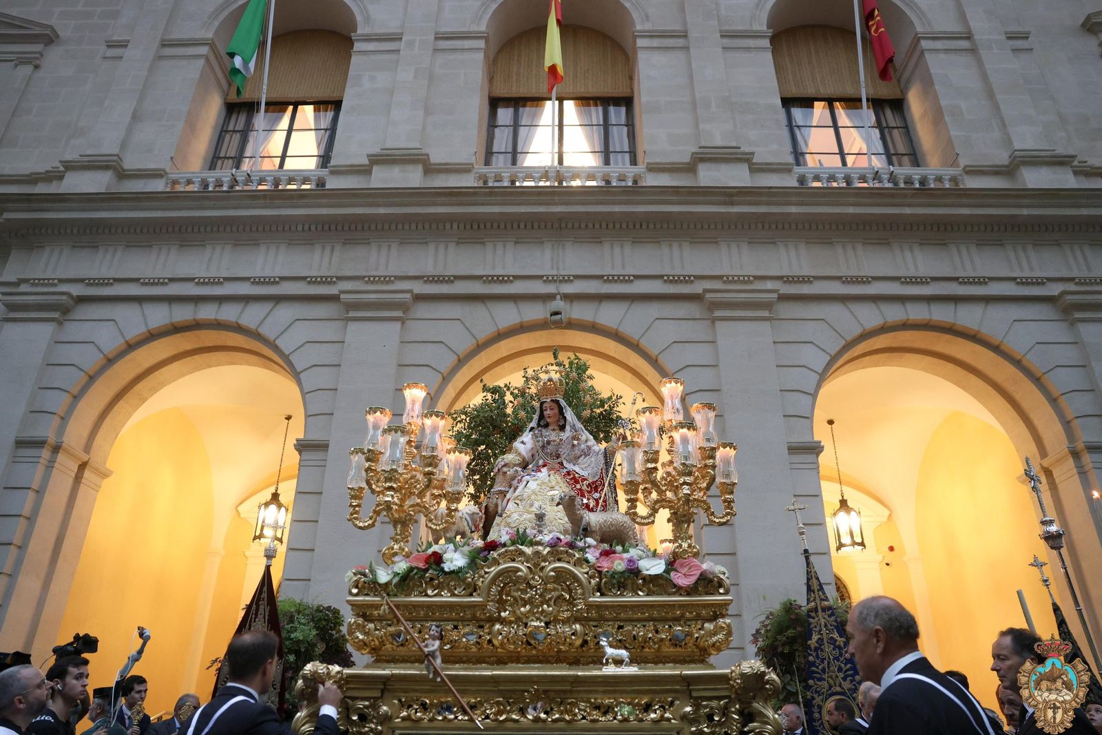 La Divina Pastora ubicada ante el Ayuntamiento en la tarde de este domingo