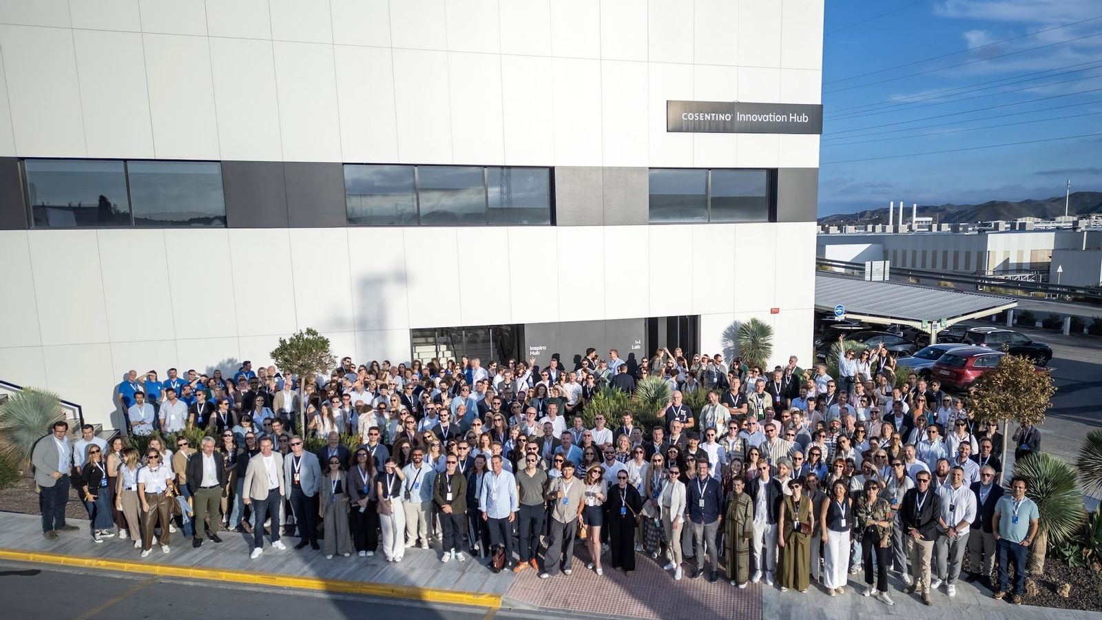 Foto de familia de los asistentes y participantes en las III C·Next Designers EMEA organizada por Consentino. Foto de familia de los asistentes y participantes en las III C·Next Designers EMEA organizada por Consentino.