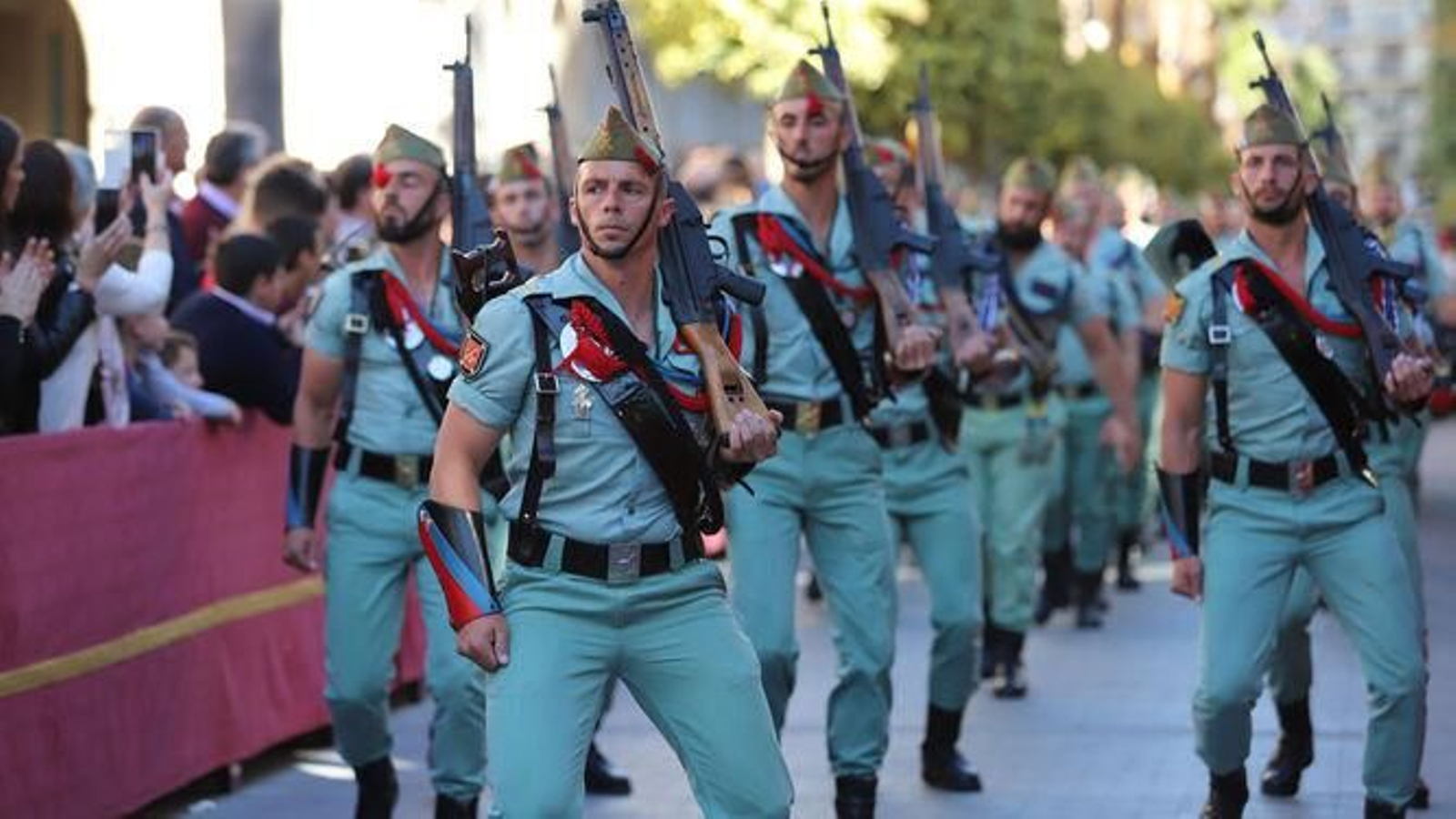 Así fue la procesión del Cristo de la Vera+Cruz acompañado por la Legión en el año 2019