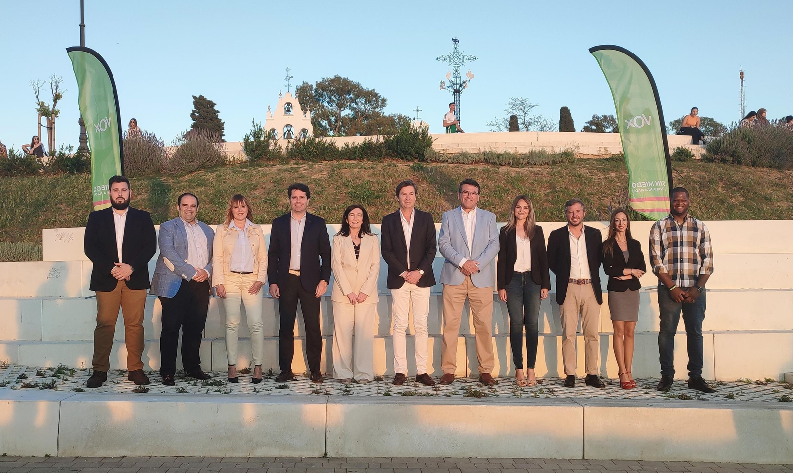 Wenceslao Font junto a los primeros nombres de la lista electoral.