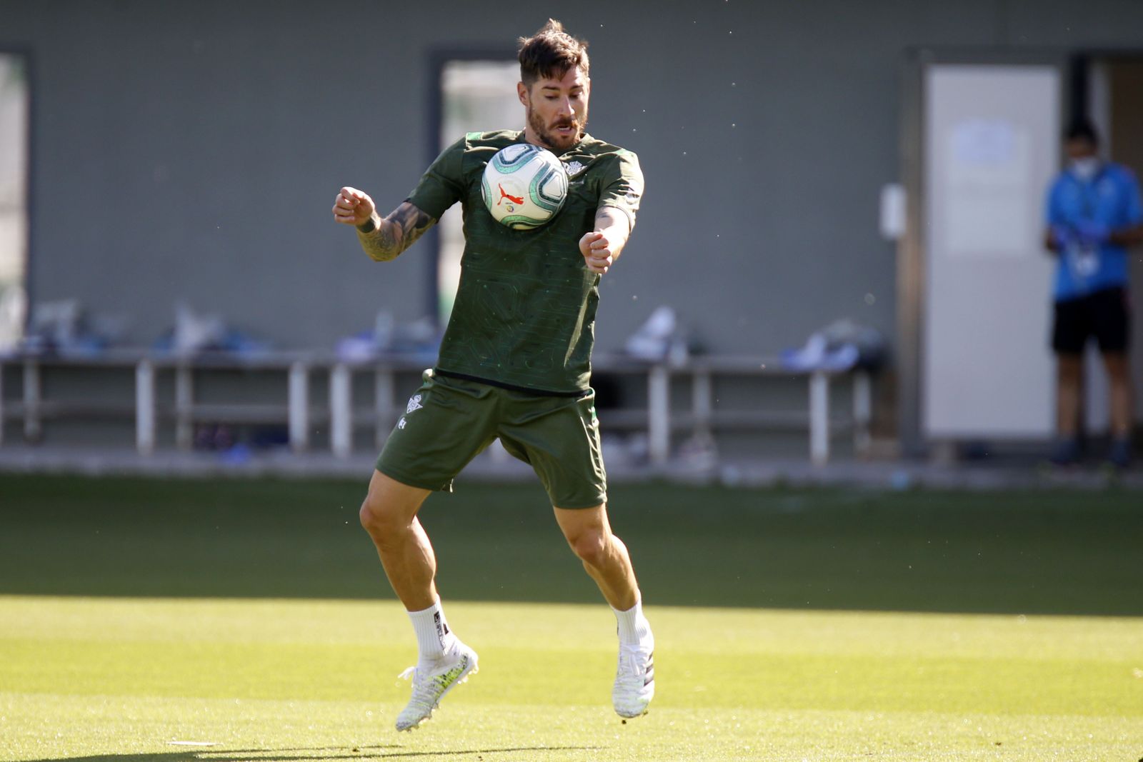 Javi García, en un entrenamiento con el Betis.