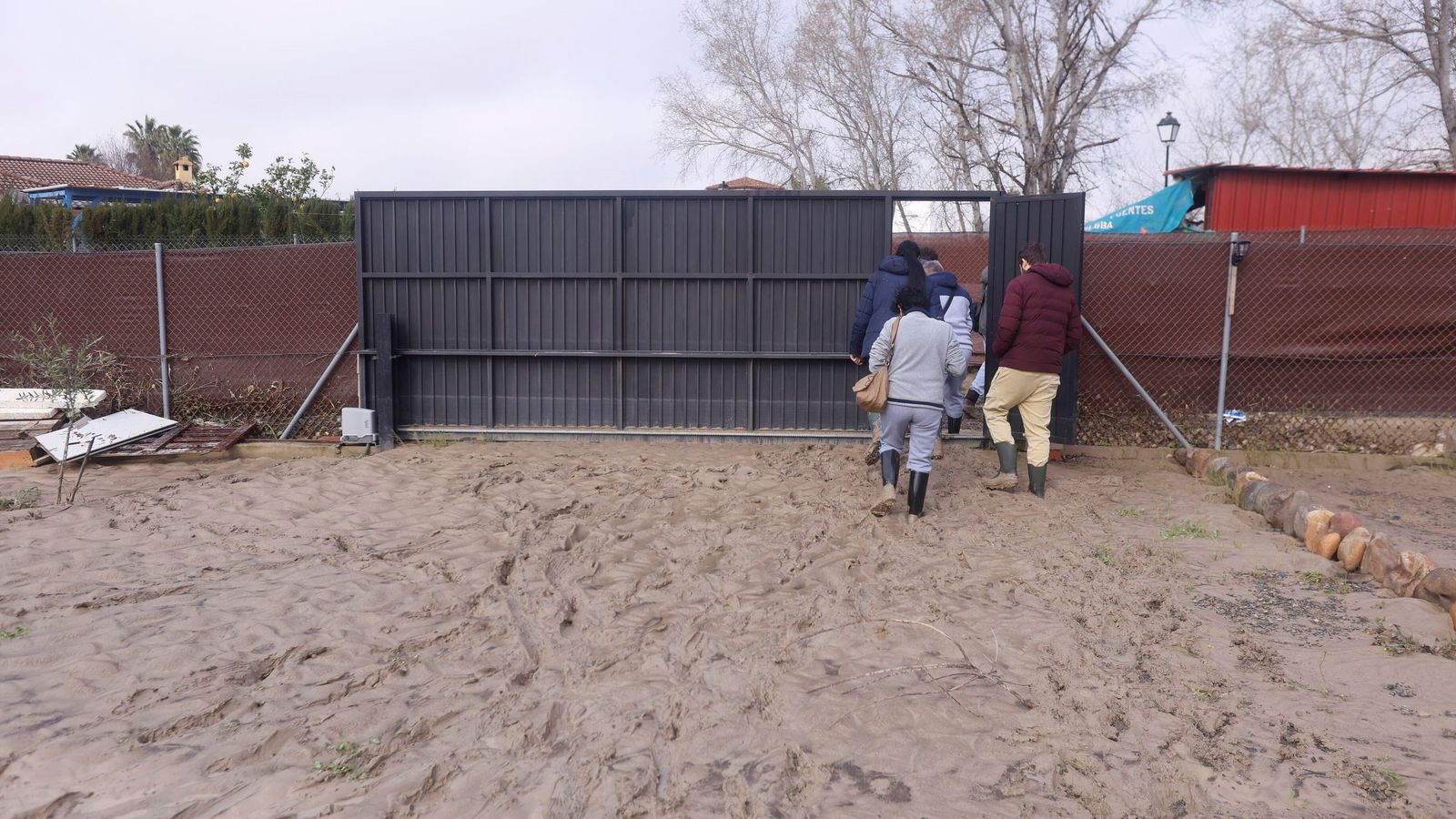 Vecinos en Las Cigüeñas.