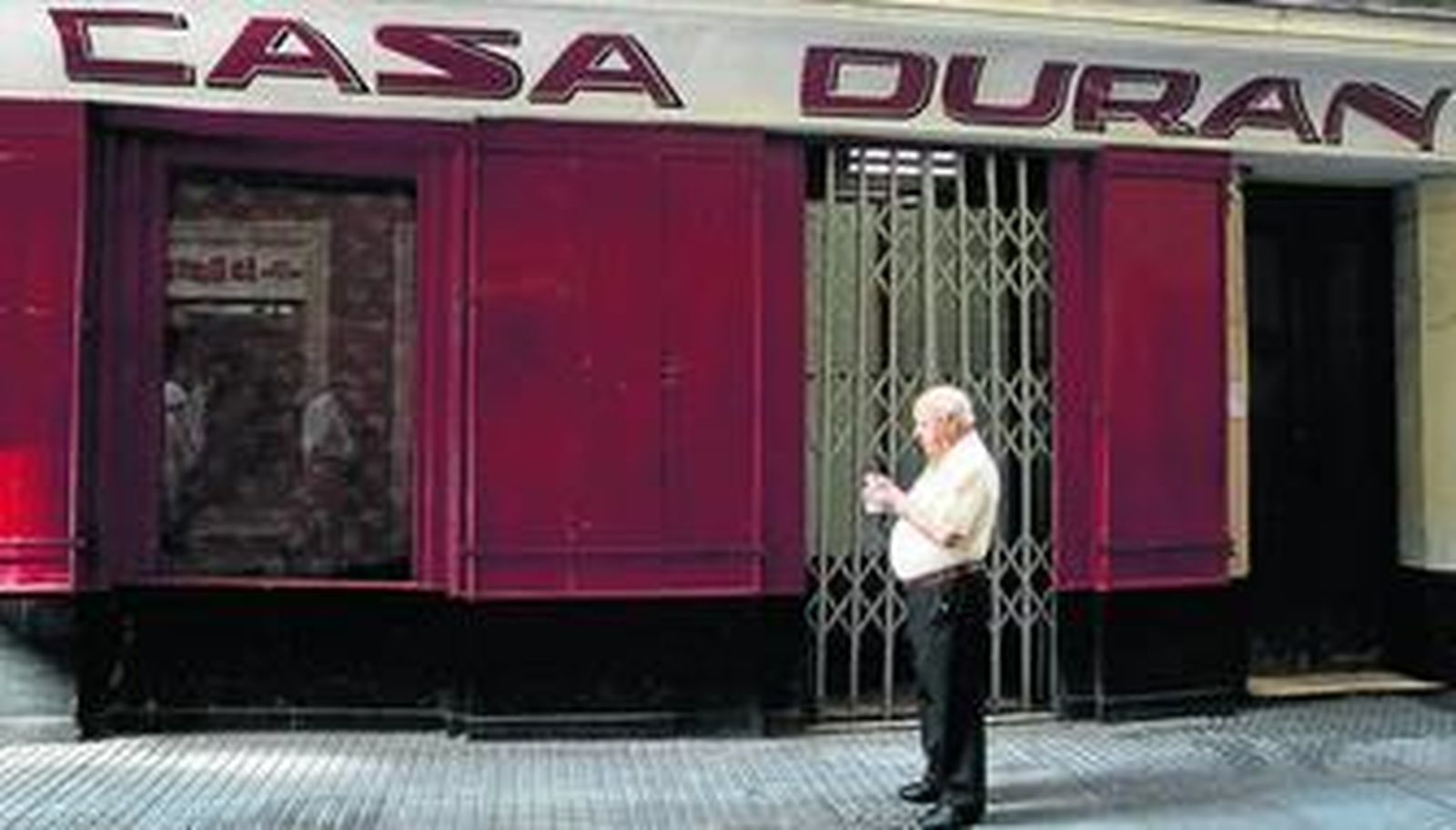 Casa Durán, en la calle San Francisco, ha cerrado el pasado 30 de septiembre tras más de un siglo de historia.