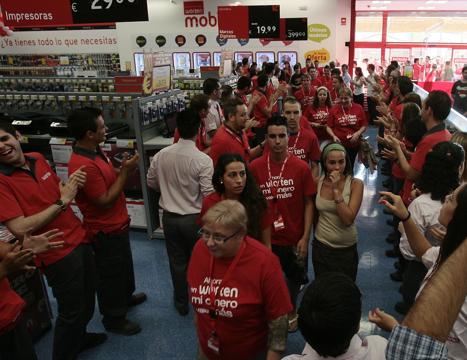 Apertura de la tienda de Worten en Sevilla Este (Sevilla).