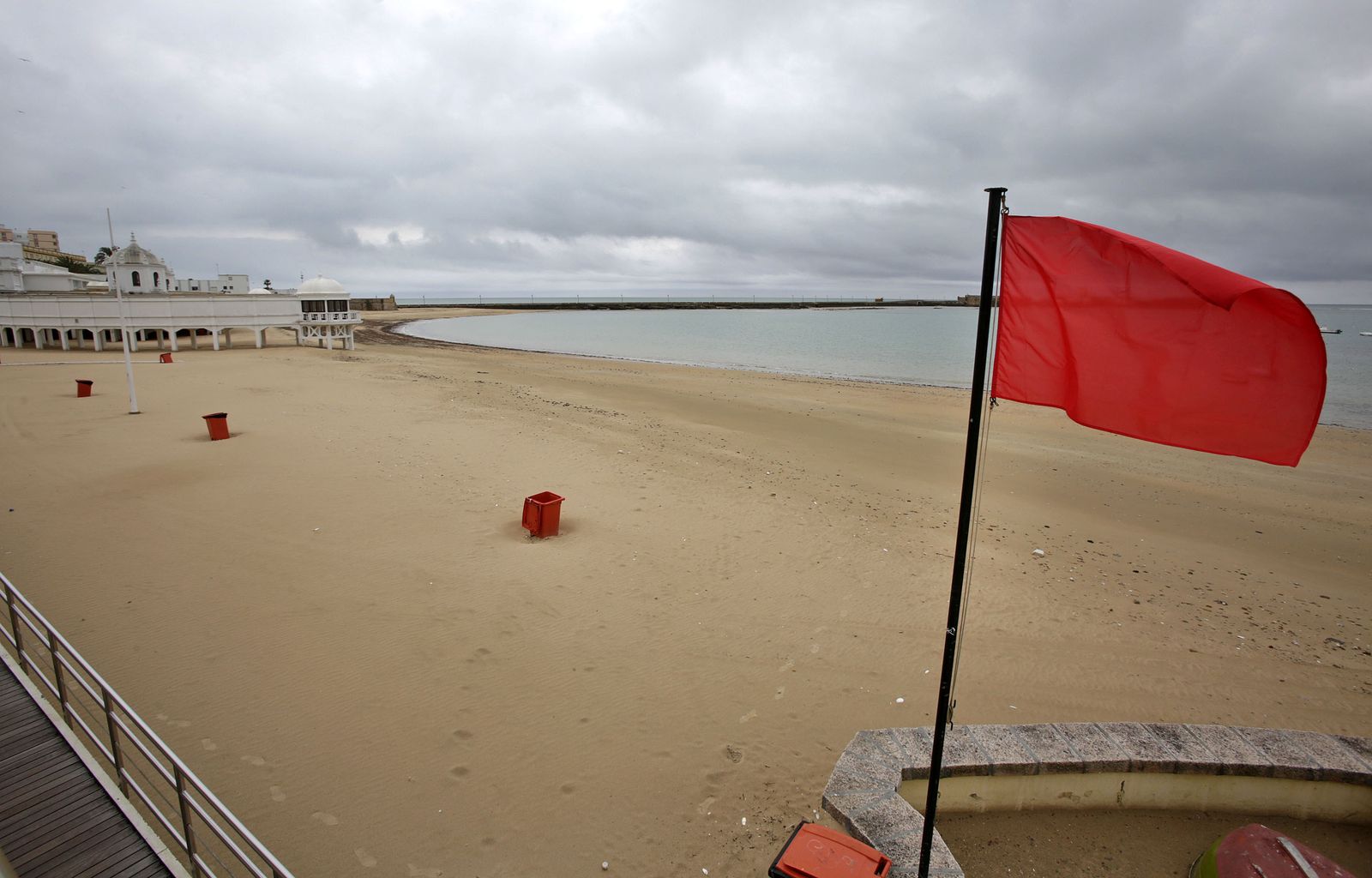 Una imagen de tomada hoy en la playa de La Caleta.