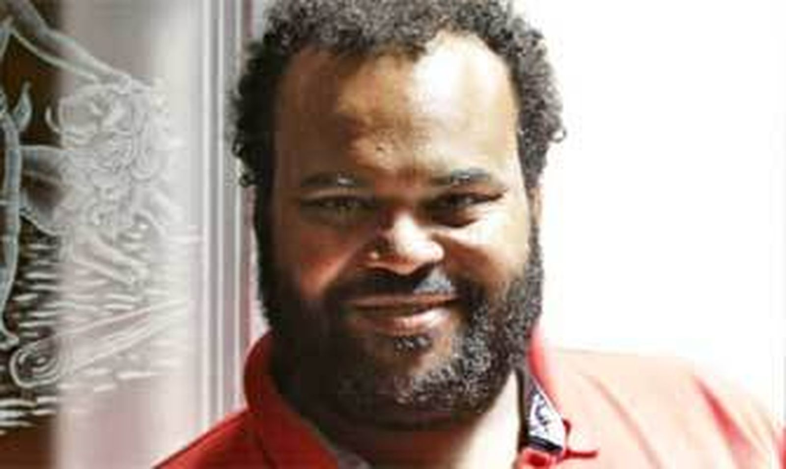 "Los artistas deben darles caña a sus propias compañías"