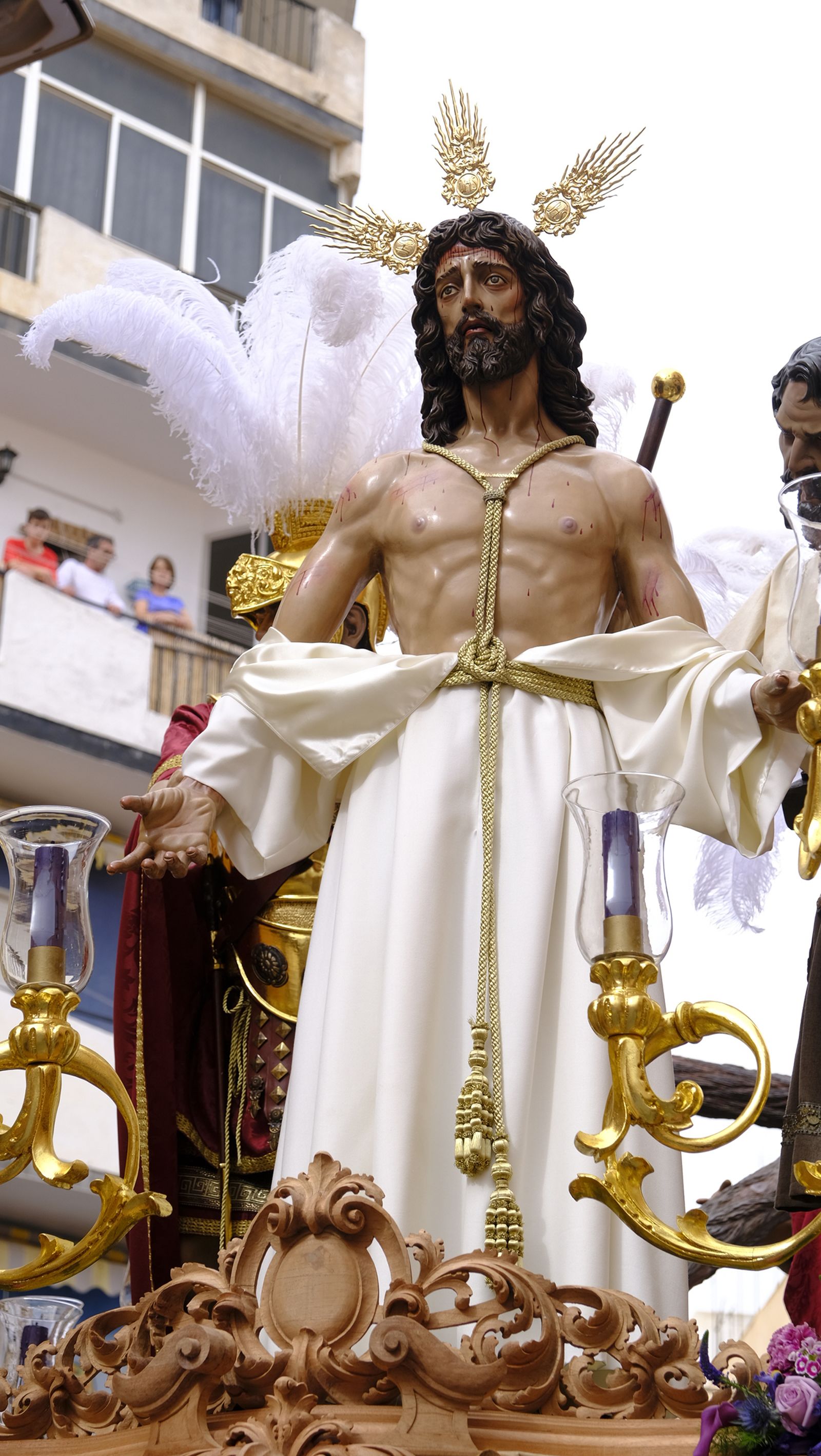 La Procesión de Los Ángeles de sobrepuso a la lluvia, en imágenes