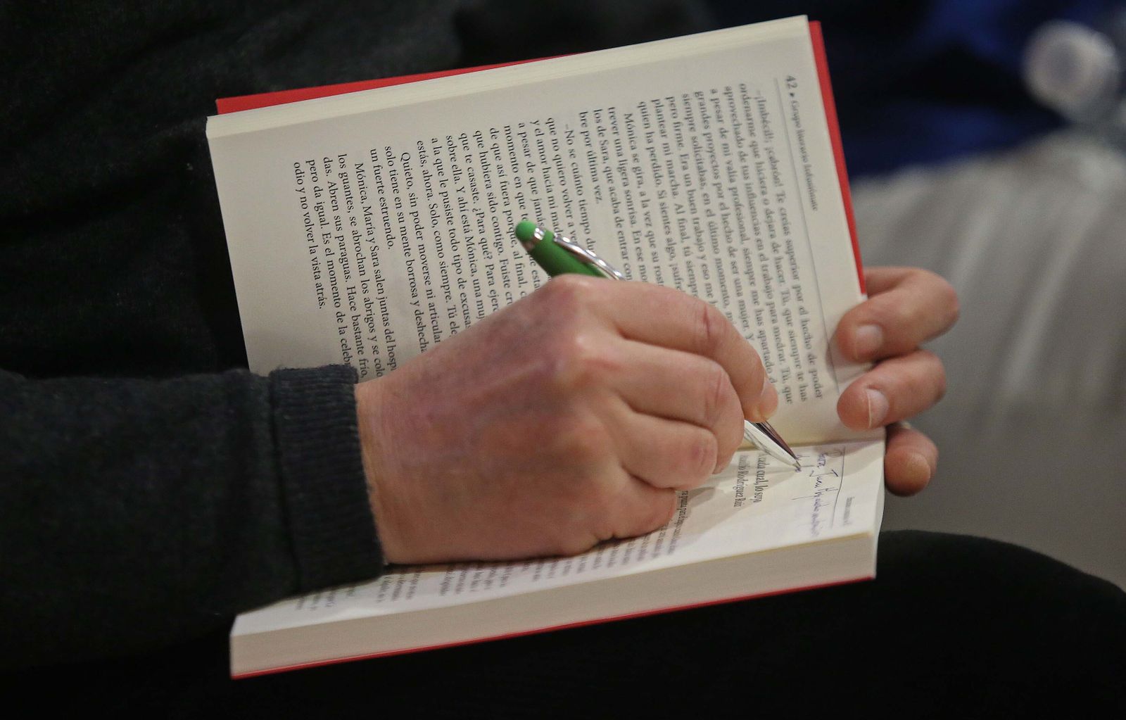 Fotos de la presentación del libro  'Emociones a Contraluz' del grupo literario Infusiónate en Algeciras