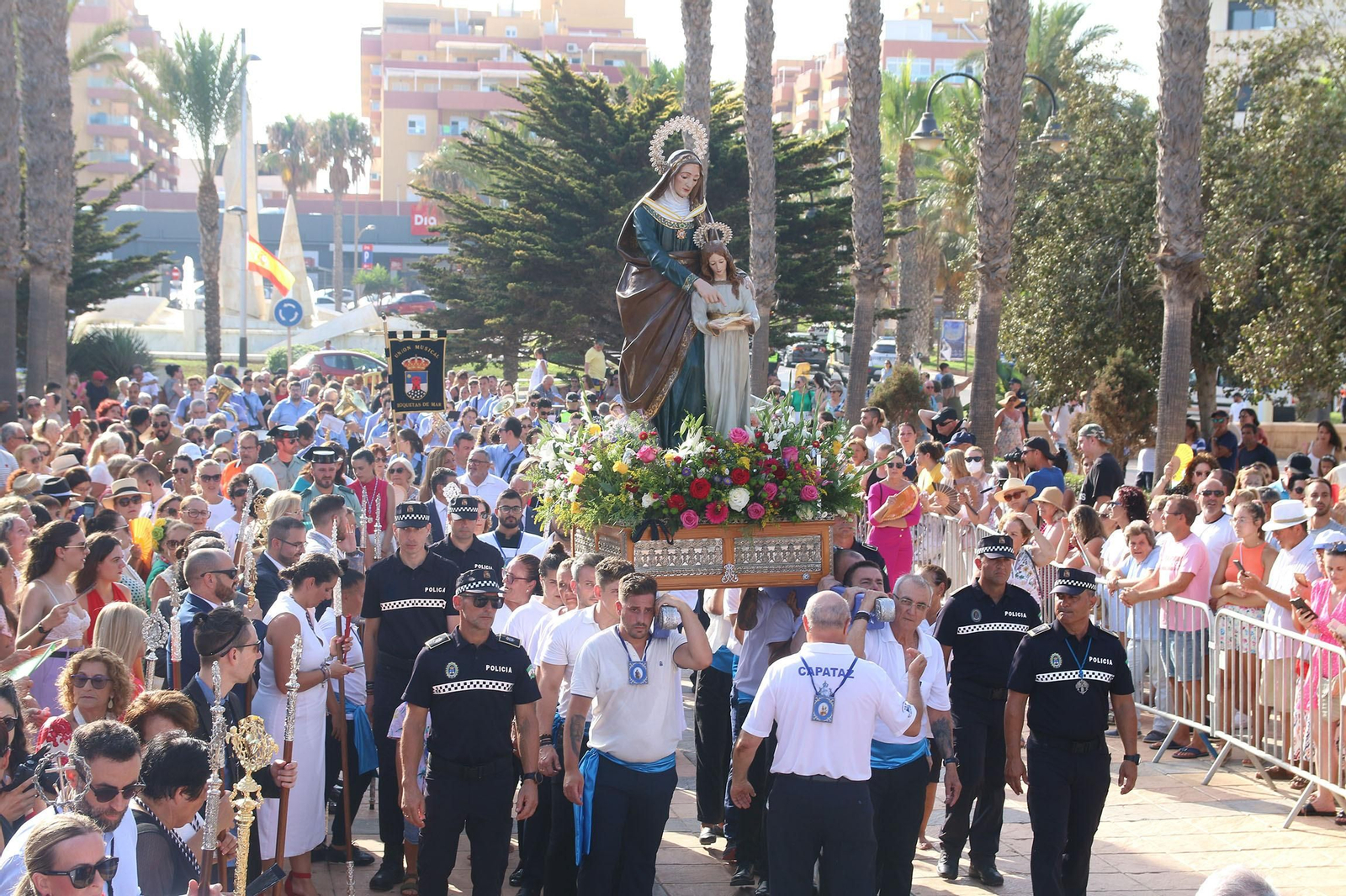 Fotogalería de la cucaña y la procesión de las Fiestas de Santa Ana en Roquetas
