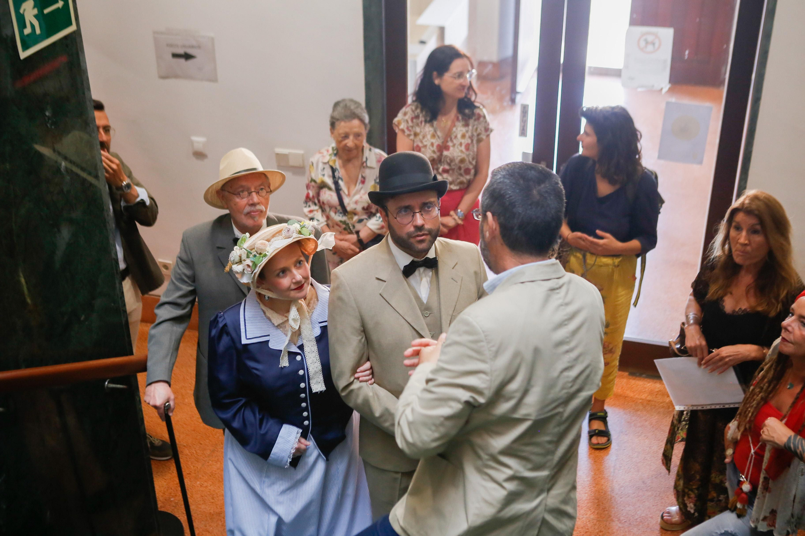 Los personajes de la novela Ulises de James Joyce pasean por La Línea, en imágenes