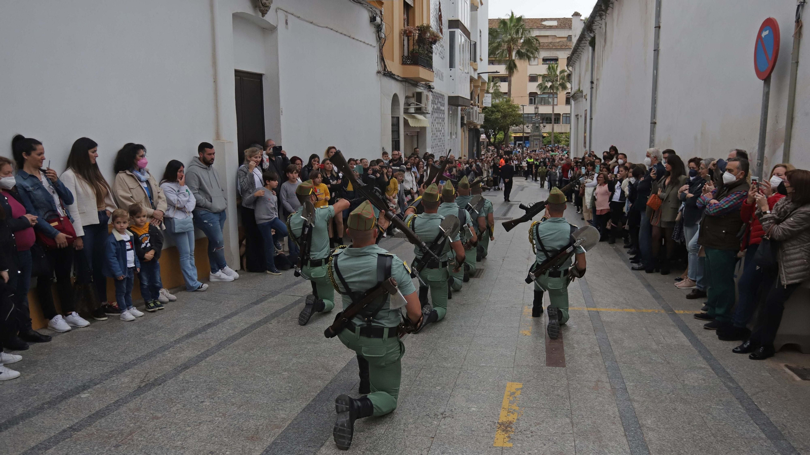 Fotos del Lunes Santo en Algeciras: La Columna y la Legión