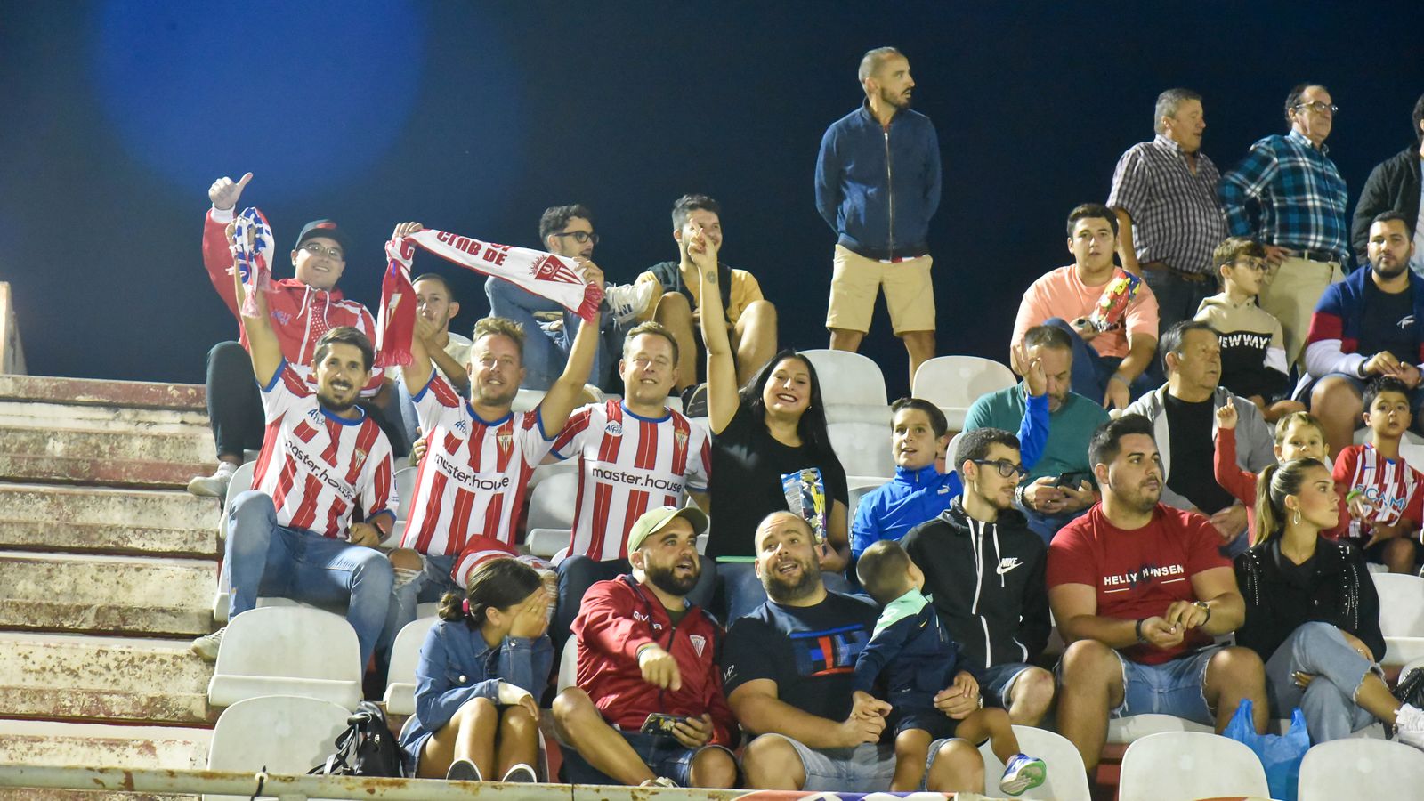 Las fotos del ambiente en el  Algeciras CF - San Fernando CD de la primera jornada.