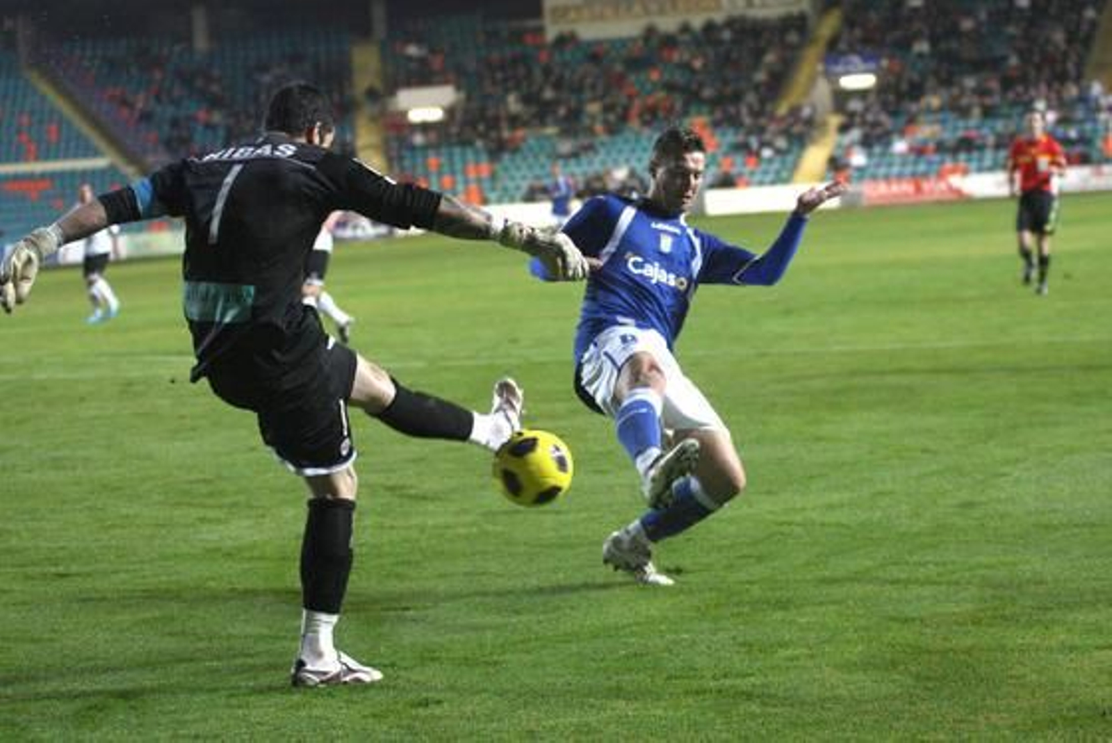 El equipo azulino se impone en el Helmántico y encadena así seis victorias seguidas, colocándose cuarto en la tabla./ Fotos: LOF

Foto: LOF