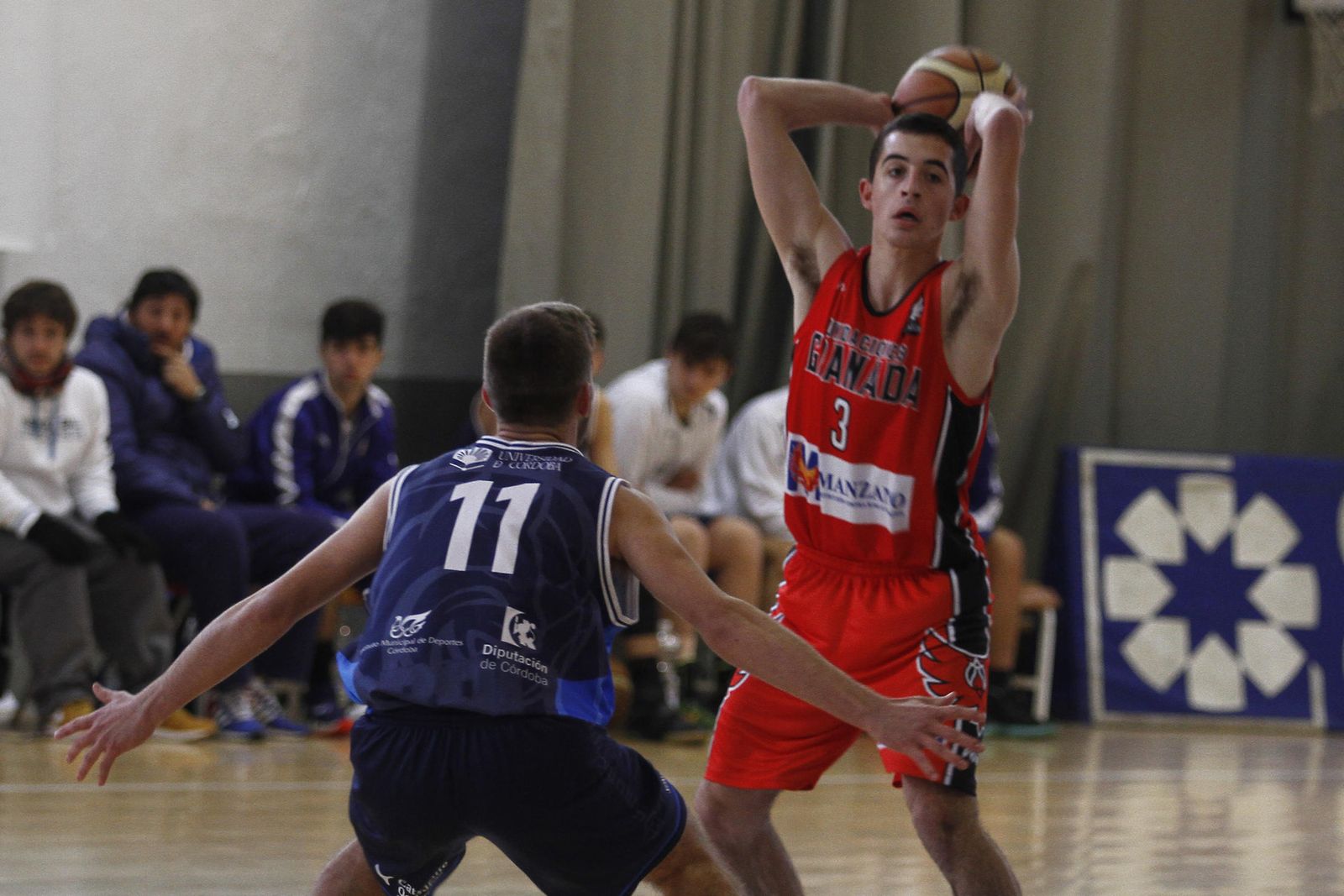 Imagen del partido de ayer disputado en el Pabellón Veleta.