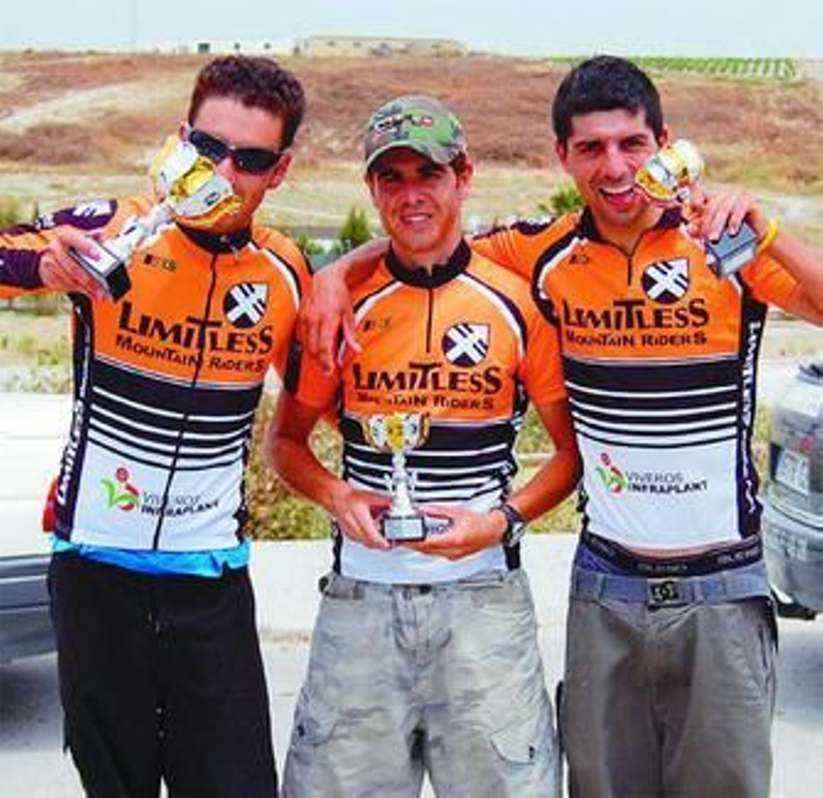 Los tres chiclaneros después de la prueba de Trebujena.