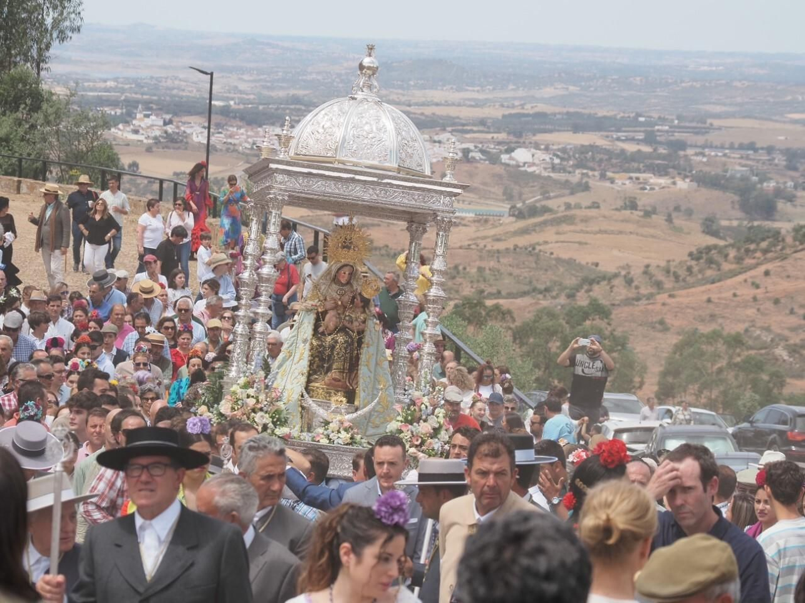 Romería de la Virgen de la Peña 2023 en la Puebla de Guzmán, en imágenes