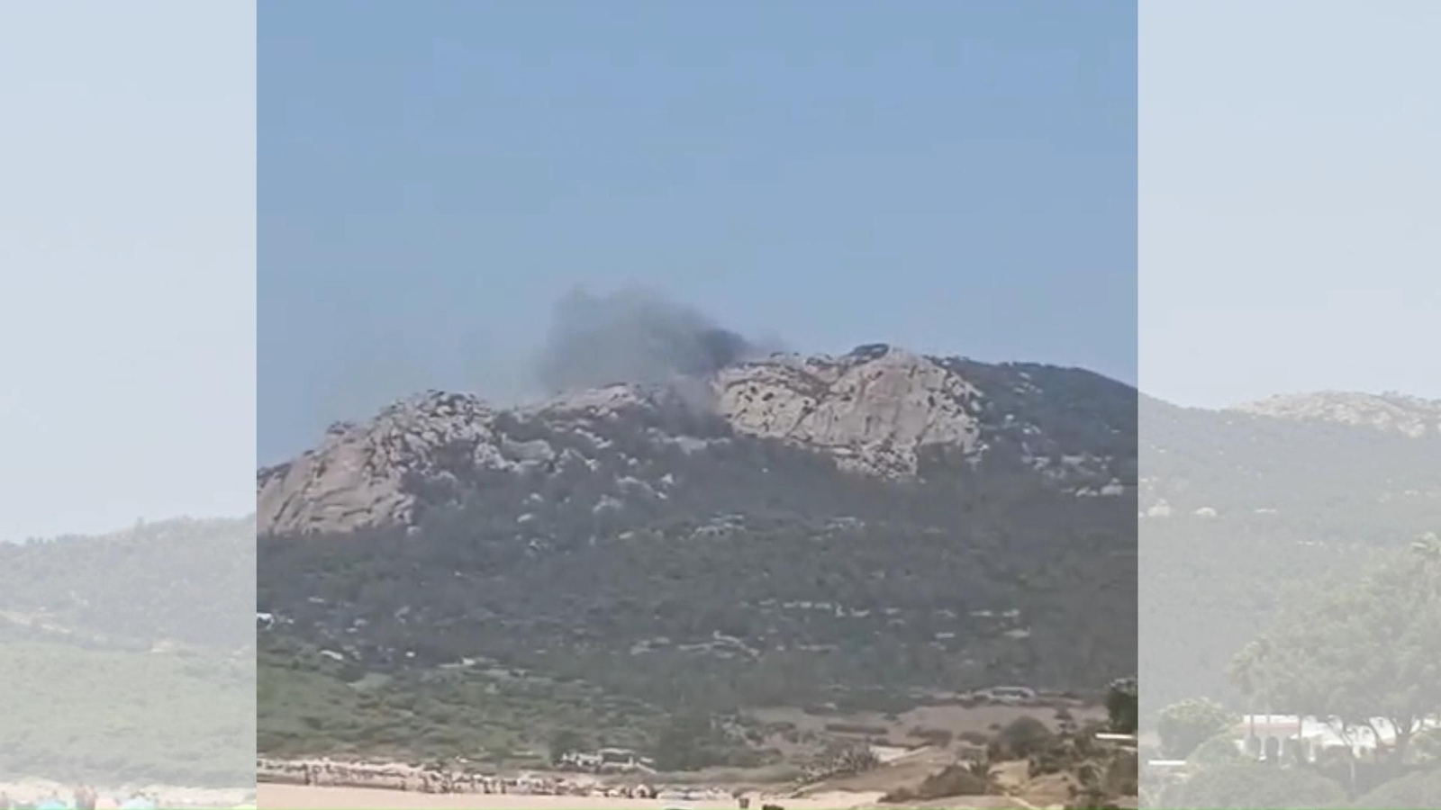 Nuevo incendio forestal en Tarifa: fuego en el paraje de la Cueva del Moro, en Bolonia Nuevo incendio forestal en Tarifa: fuego en el paraje de la Cueva del Moro, en Bolonia