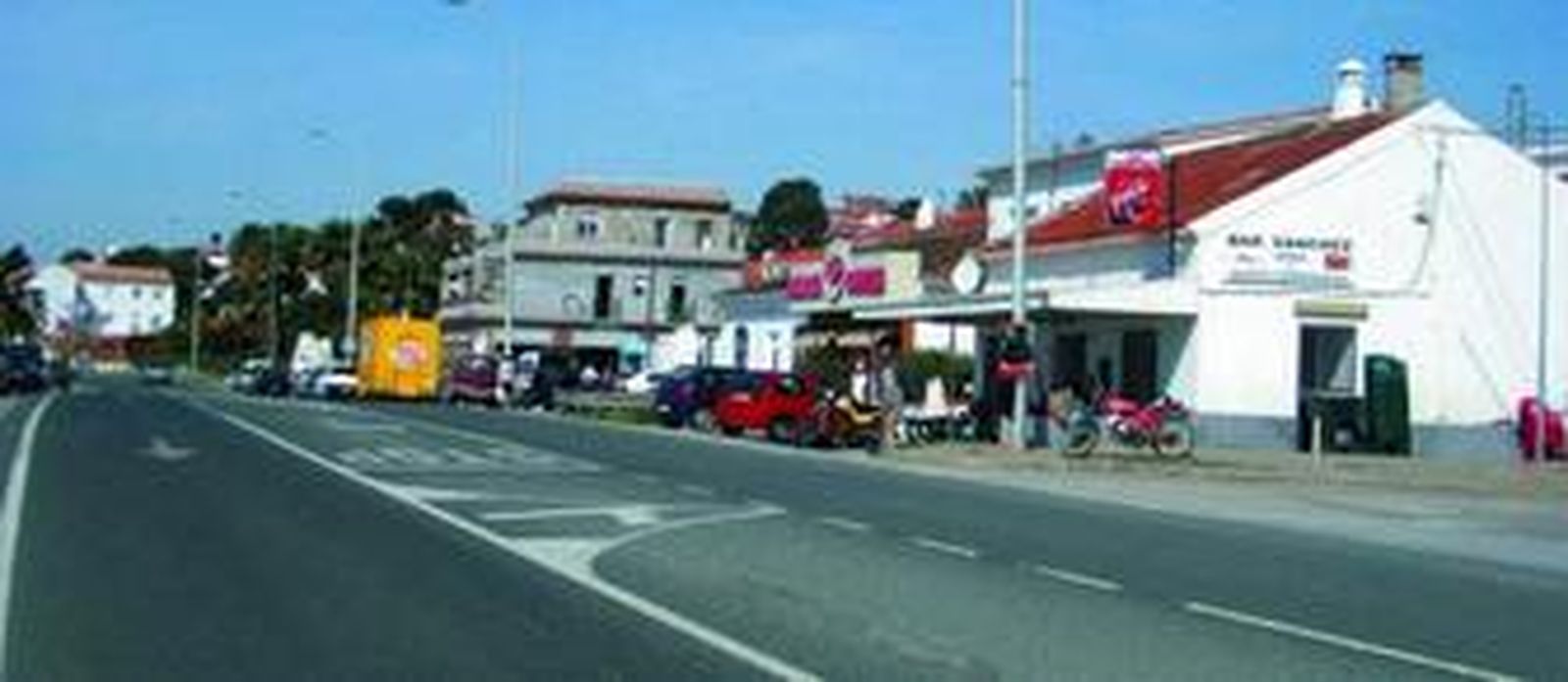 La antigua N-340 a su paso por el núcleo de Benajarafe.