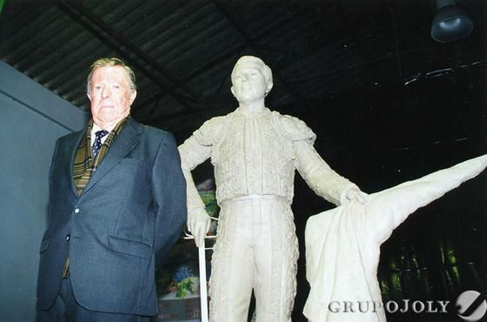 Pepe Luis Vázquez, con su monumento al fondo.

Foto: D.S.