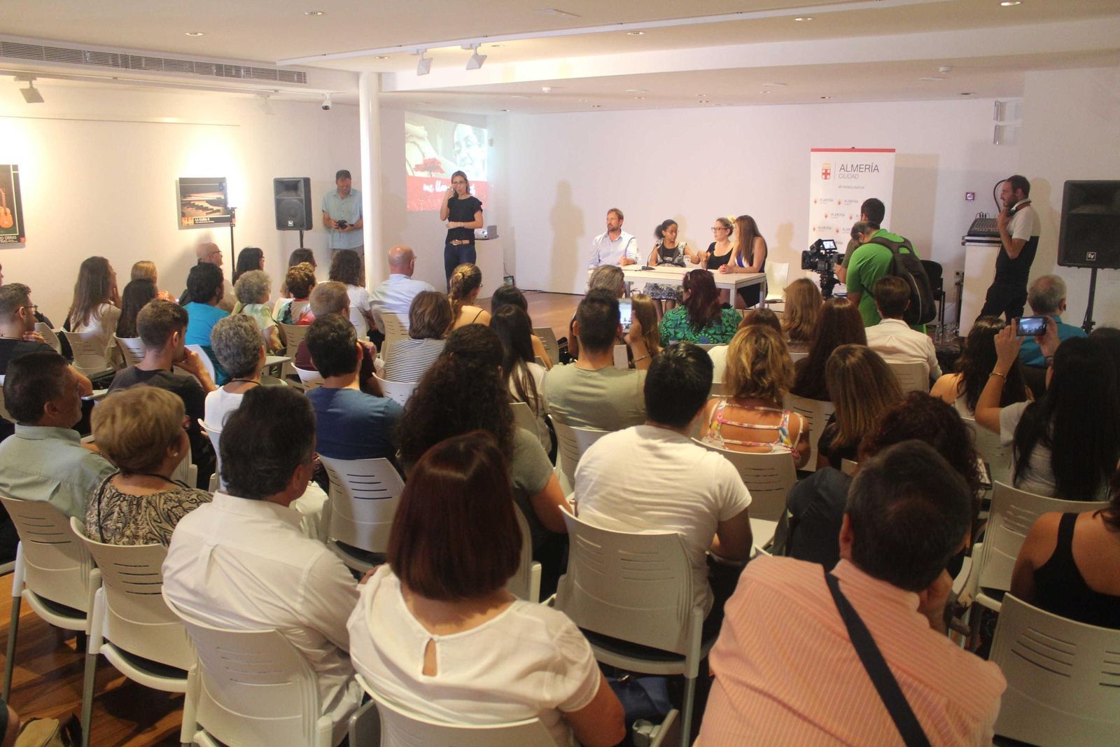 Gennet Corcuera durante la charla.