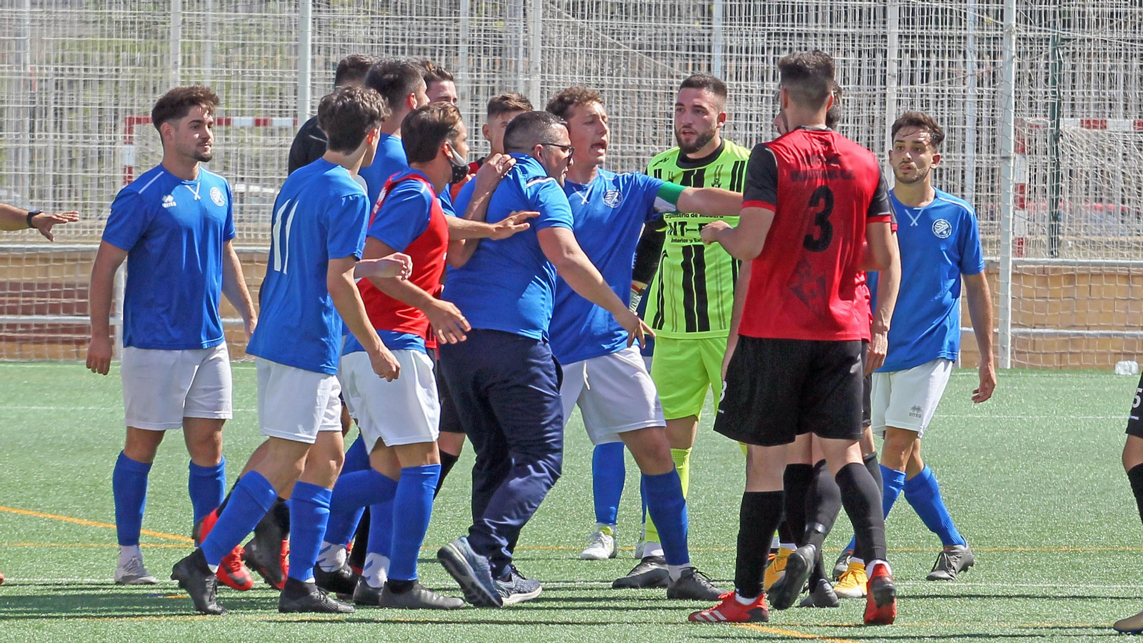 Bronca en La Granja entre Xerez DFC B y el Chiclana Industrial CF Bronca en La Granja entre Xerez DFC B y el Chiclana Industrial CF