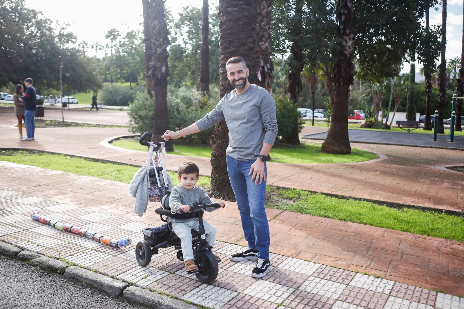 Búscate en las fotos del arrastre de latas 2026 en Los Barrios