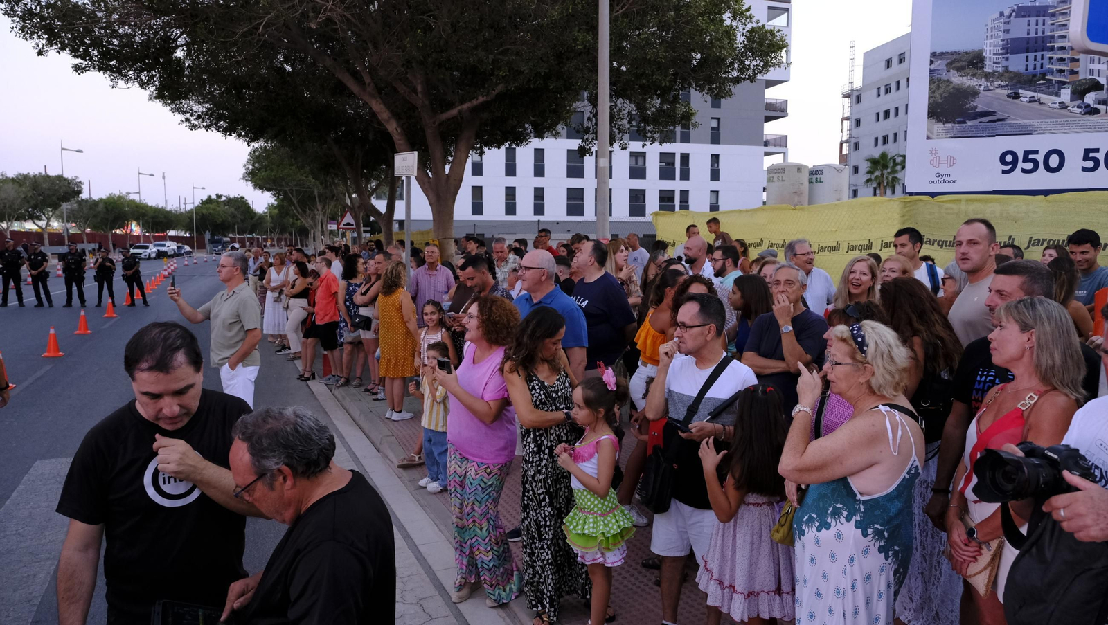 El pregón de la Feria de Almería 2025 y el encendido de la portada, en imágenes