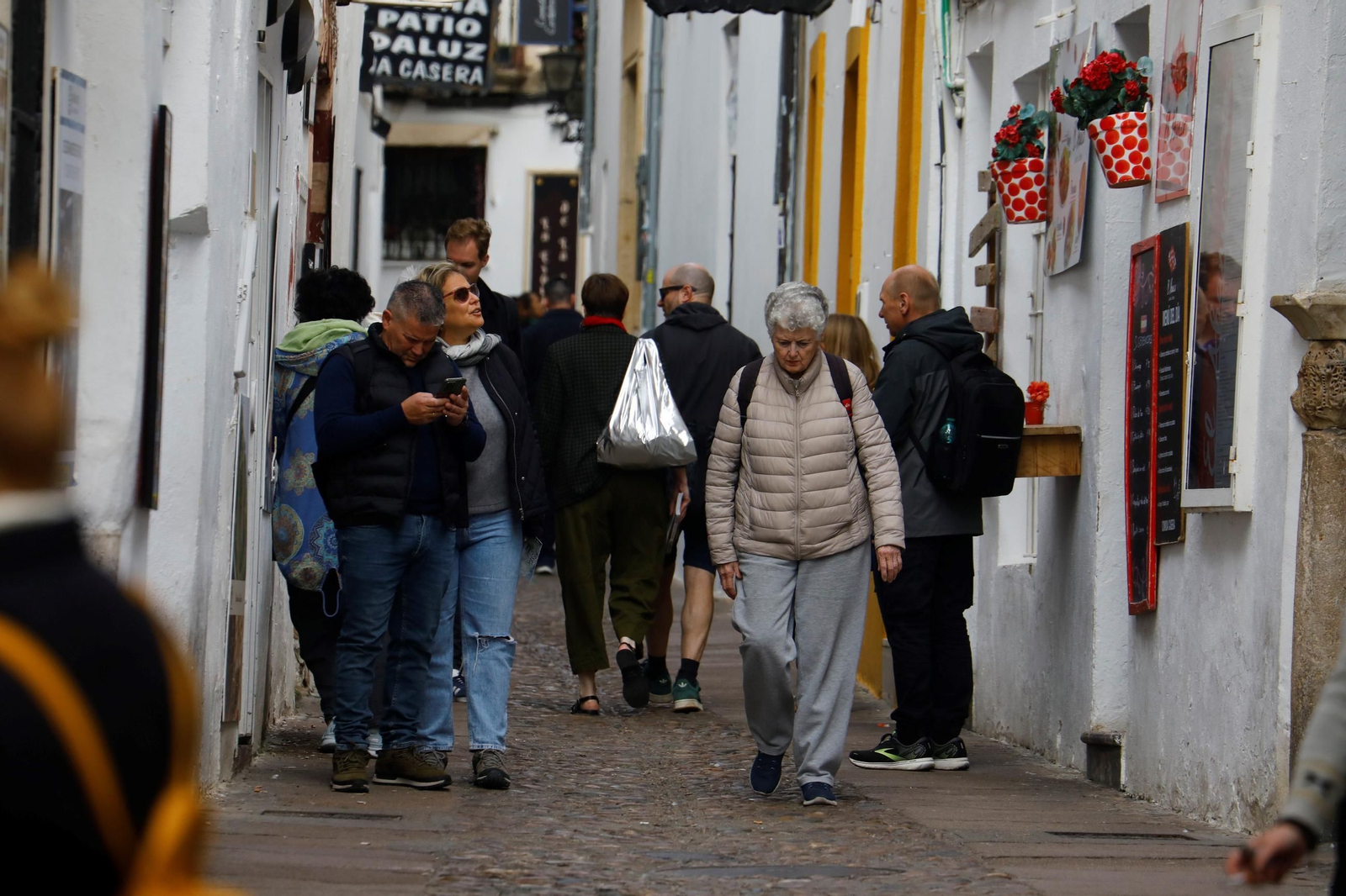 Turistas en la zona de la Judería de Córdoba.