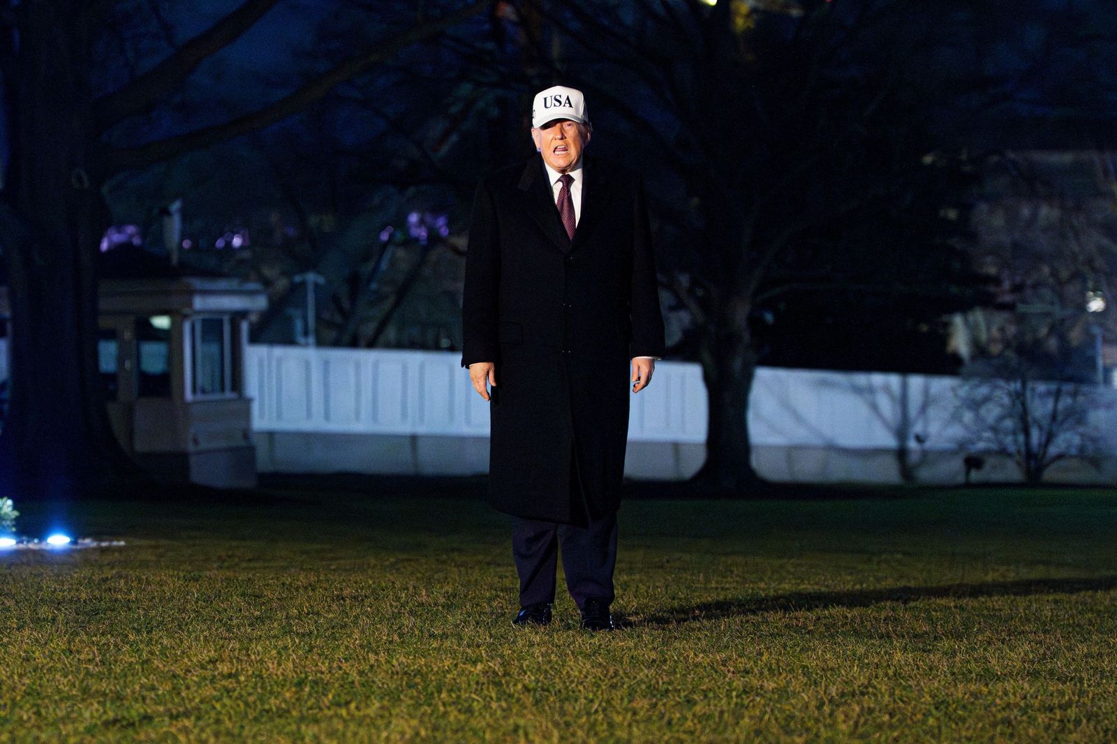 El presidente de Estados Unidos, Donald Trump, a su regreso el domingo a la Casa Blanca.