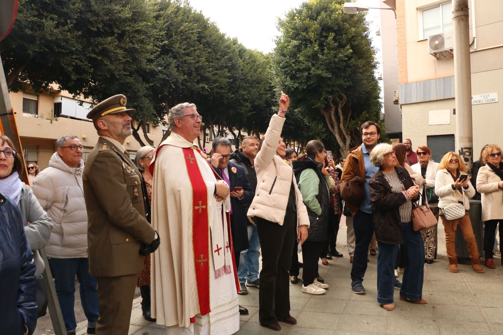 Así ha sido la bendición de las mascotas y la subasta de 'rabicos' en el casco histórico de Almería
