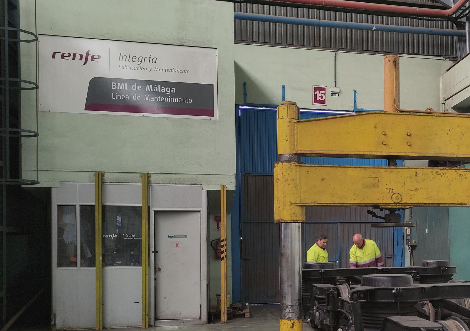 Interior de la Base de Mantenimiento Integral de Renfe en Málaga.
