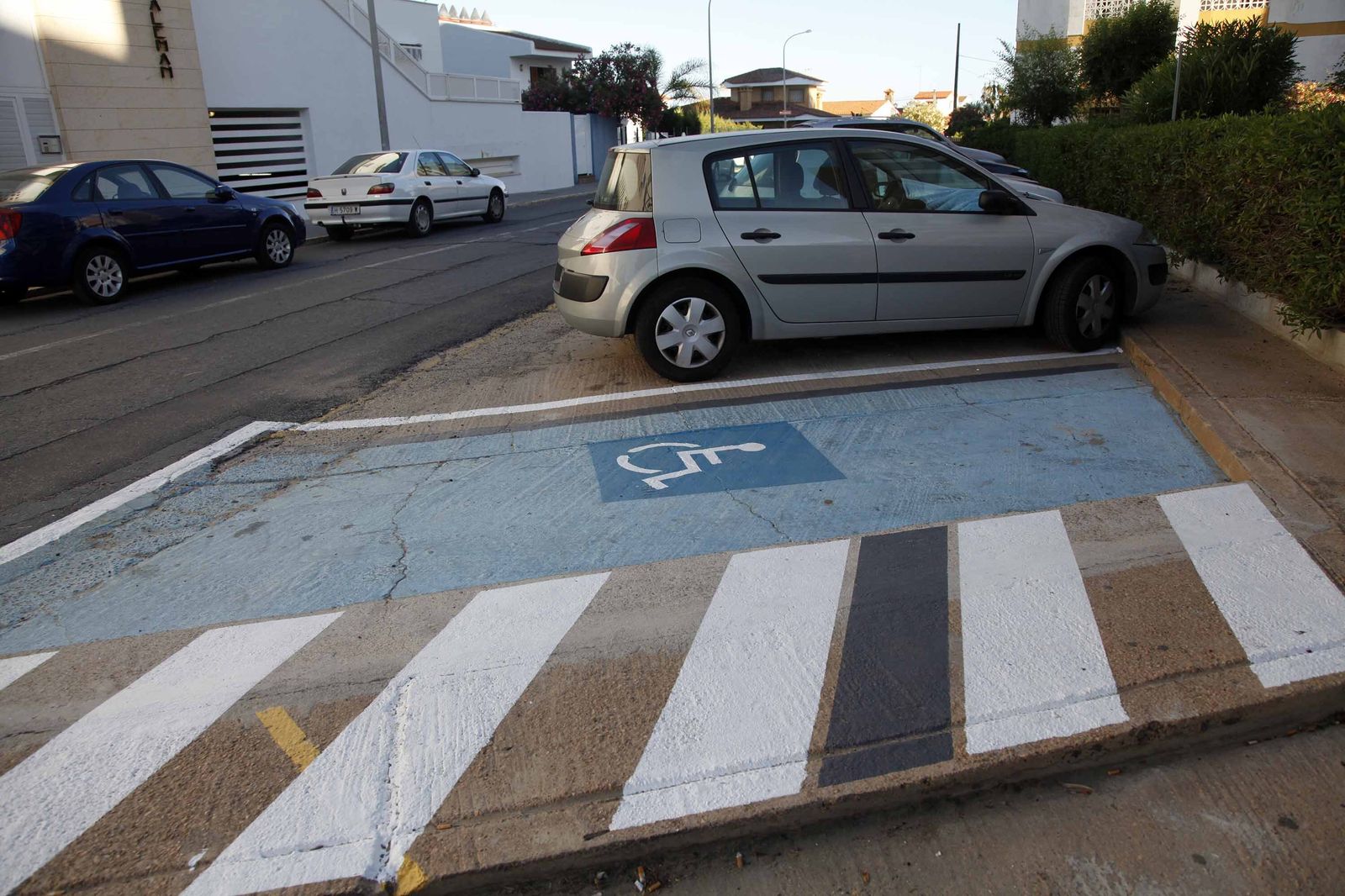 La Junta retira temporalmente 14 tarjetas de aparcamiento para personas con movilidad reducida por mal uso