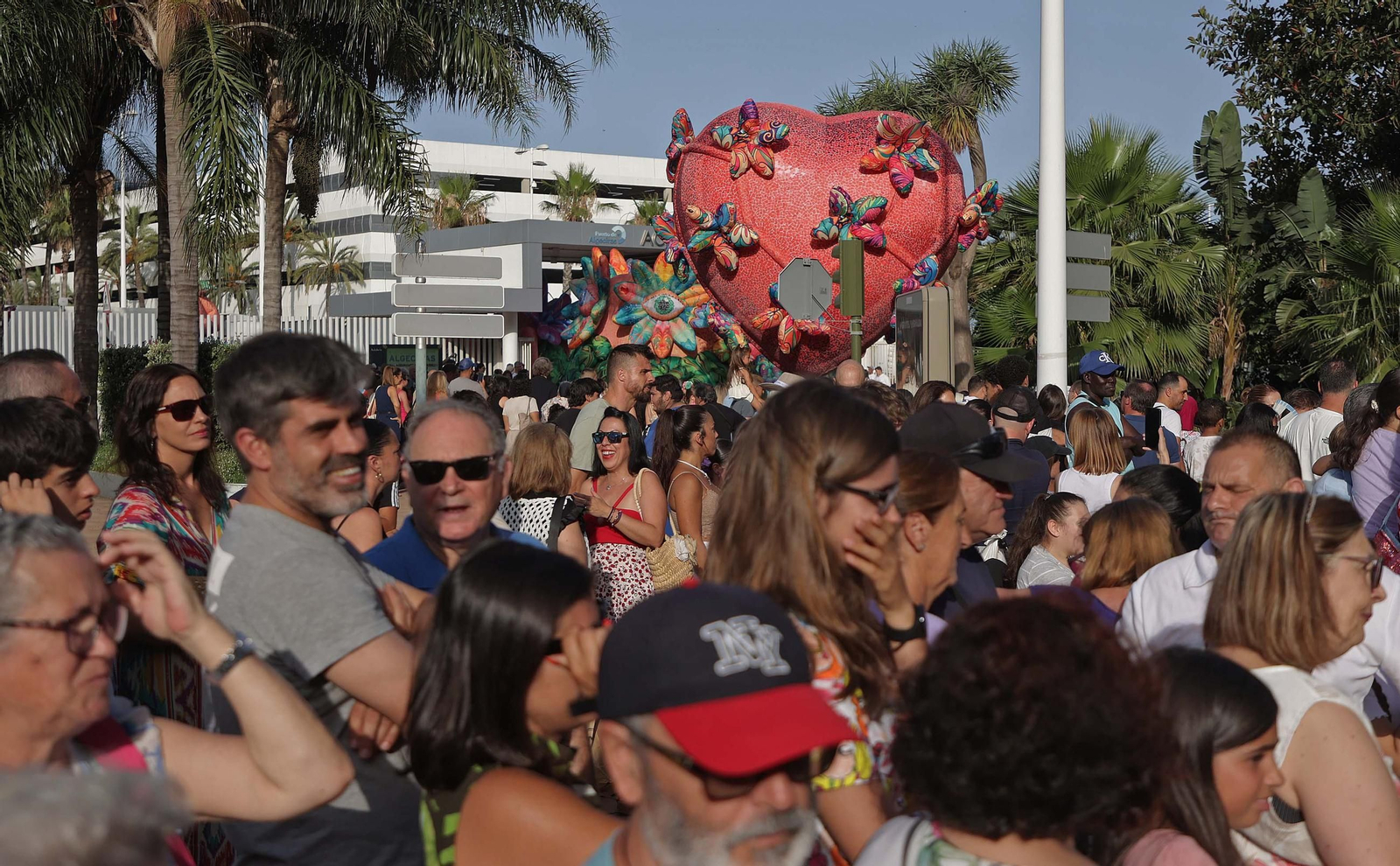 Búscate en las fotos de la cabalgata de la Feria Real de Algeciras 2025