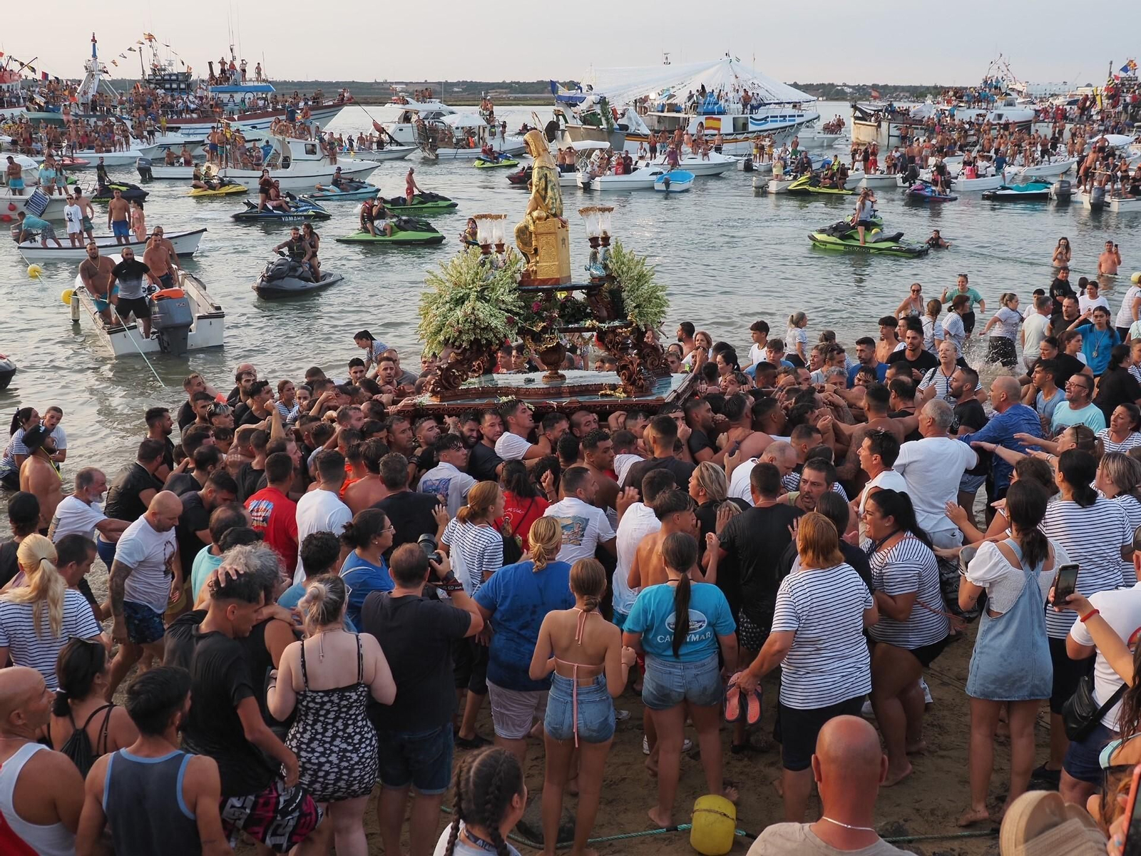 Las mejores imágenes de la procesión de la Virgen del Mar de Isla Cristina.