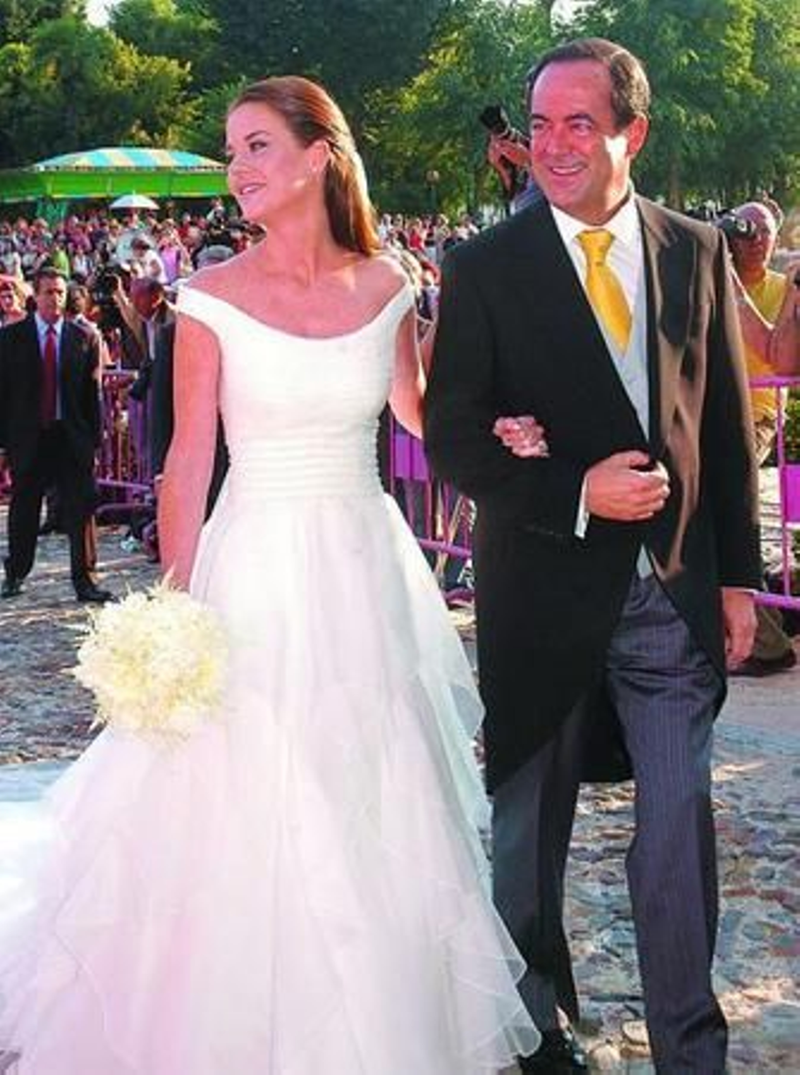 Amelia Bono, blanca y radiante en el altar