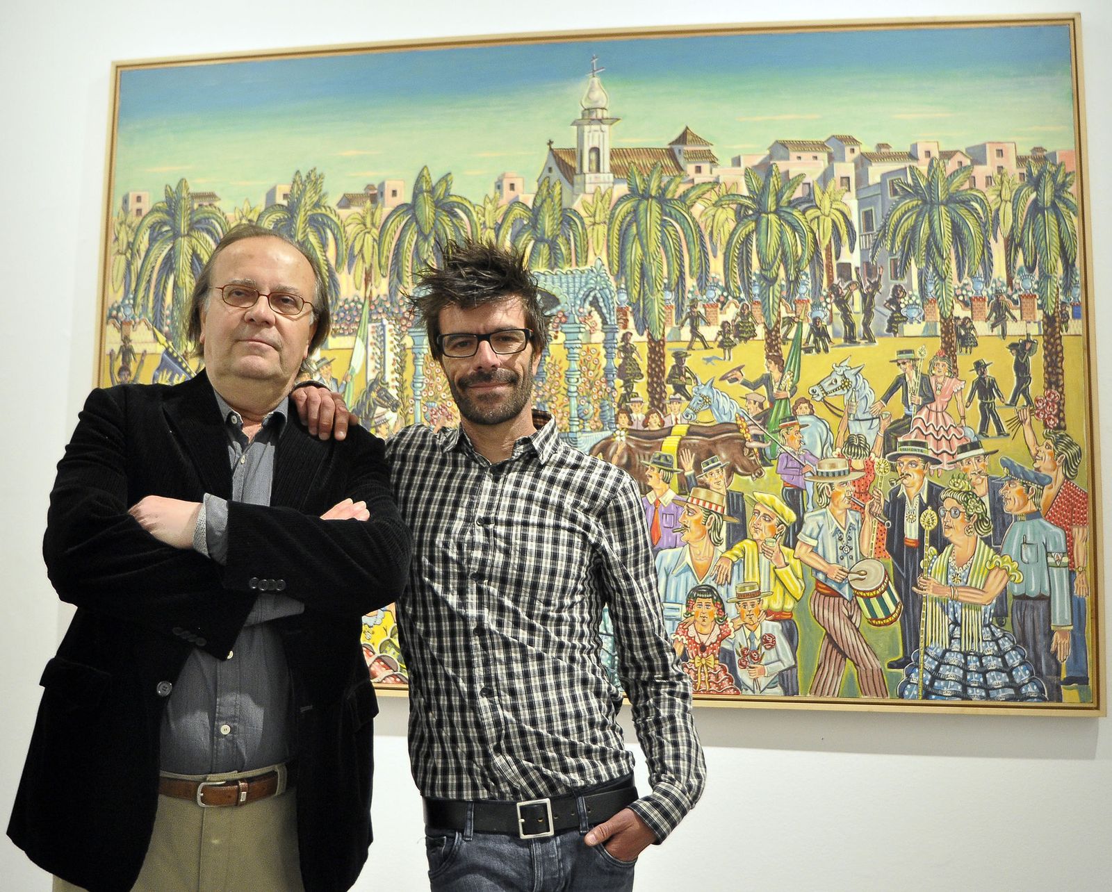 Florencio Aguilera y su hijo Chencho, junto a un cuadro de Rafael Aguilera en el convento de Santa Inés.