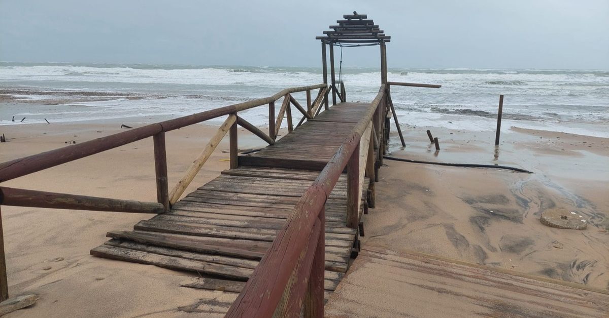 El Ayuntamiento de San Fernando reconoce que la playa de Camposoto necesitará de una recuperación "con todas las garantías" para llegar en condiciones al verano