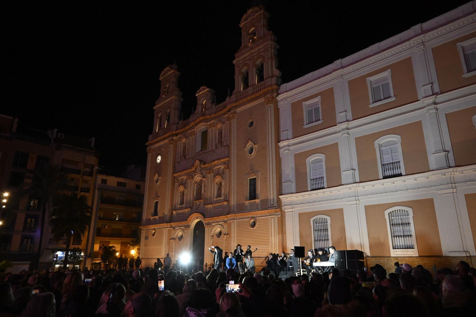 Imágenes de la zambomba en la Plaza de La Merced