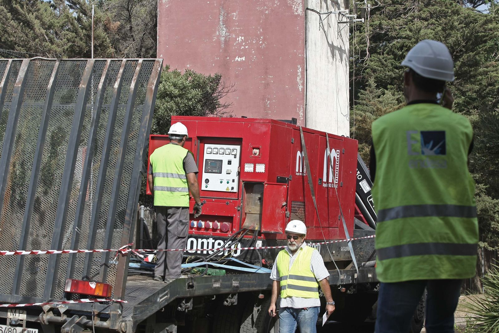 Imagen de los trabajos posteriores al incendio que causó dos fallecidas y cinco heridos más.