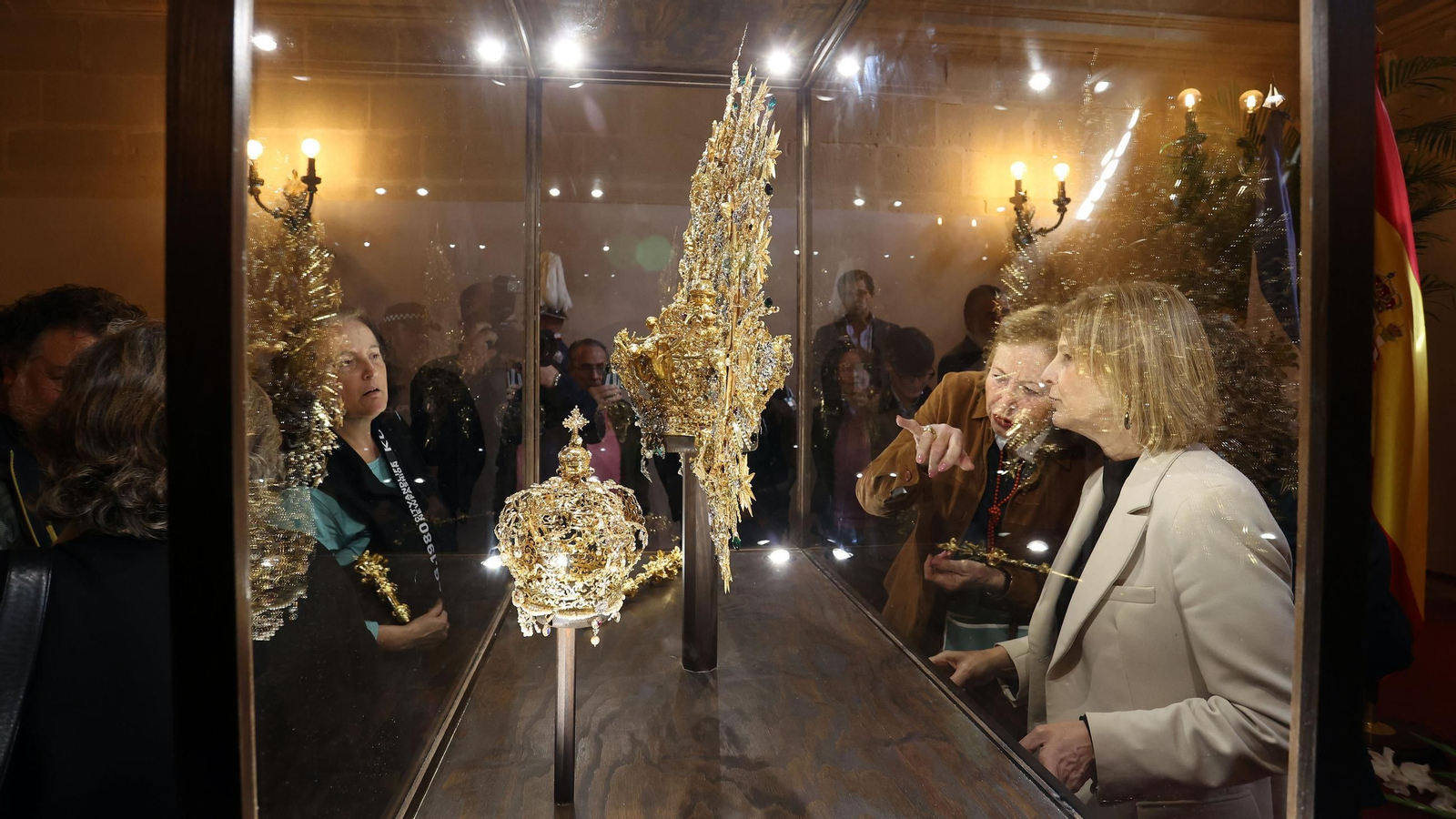 La Corona de la Virgen del Carmen en el Ayuntamiento de Jerez