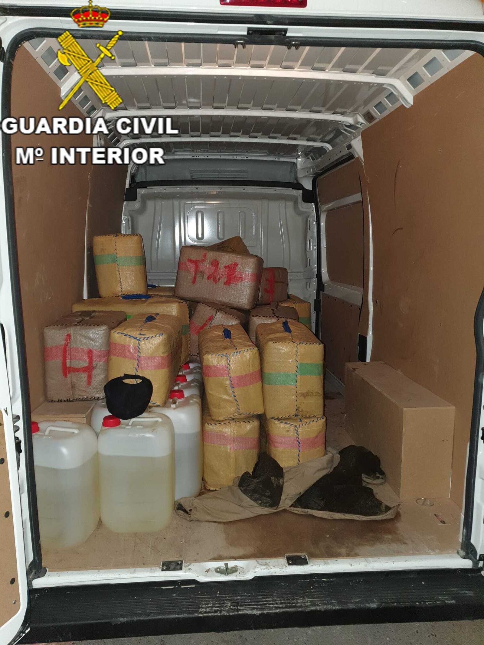 El material incautado por la Guardia Civil.