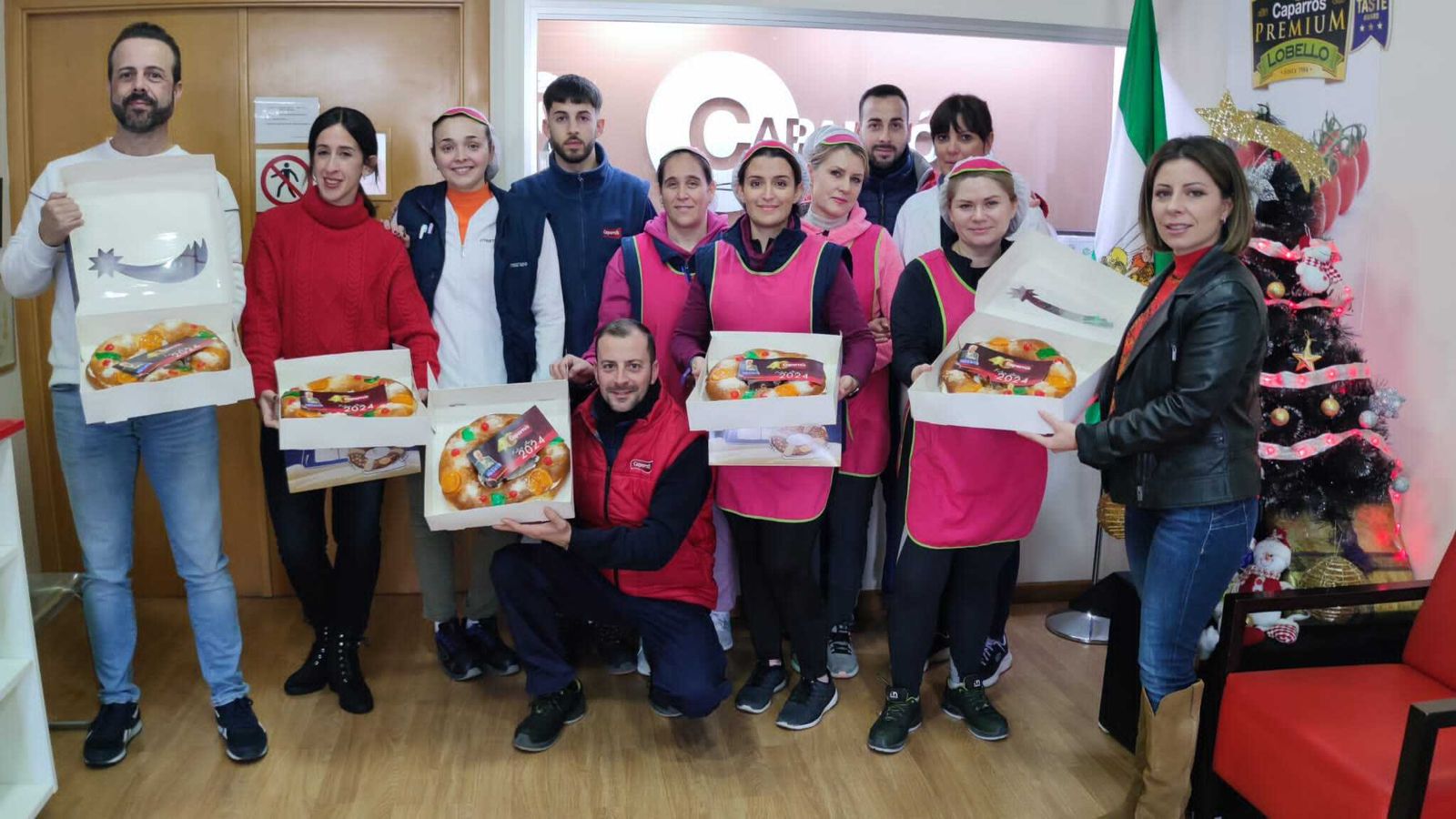 Reparto de roscones entre los empleados.