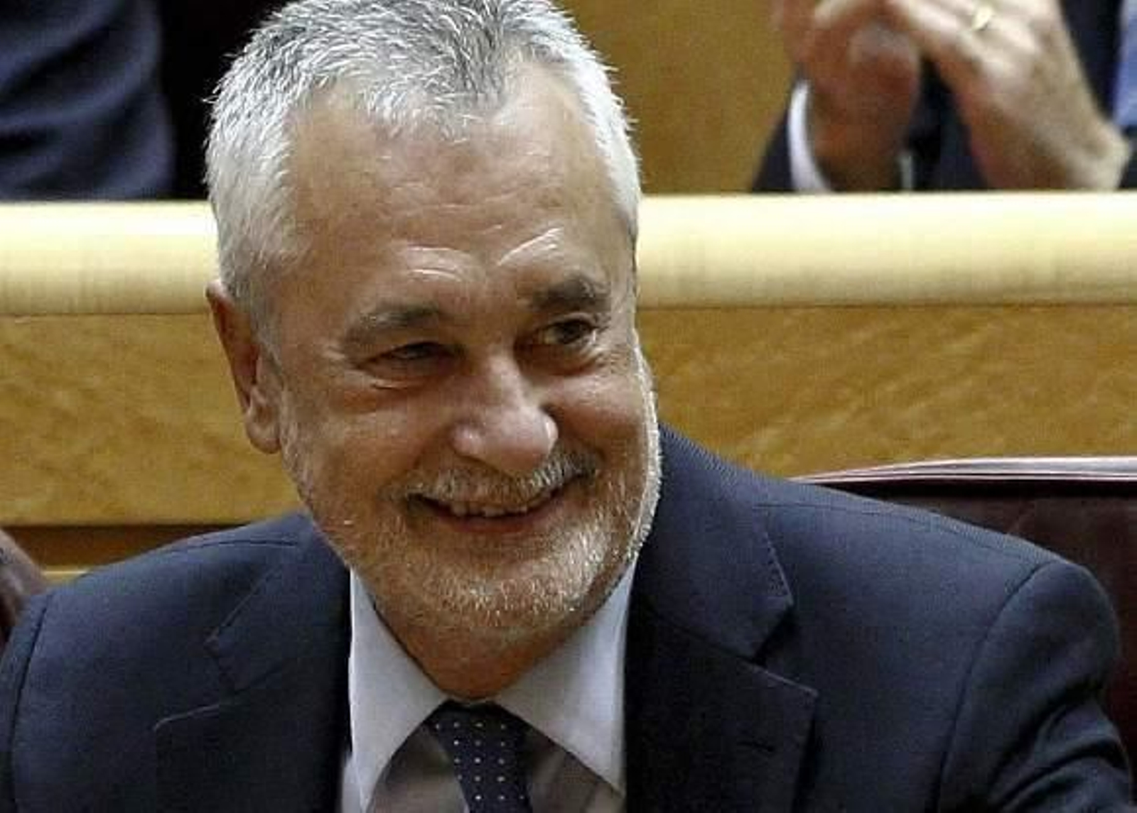 Griñán se despide del Senado y Chaves denuncia el "chantaje"