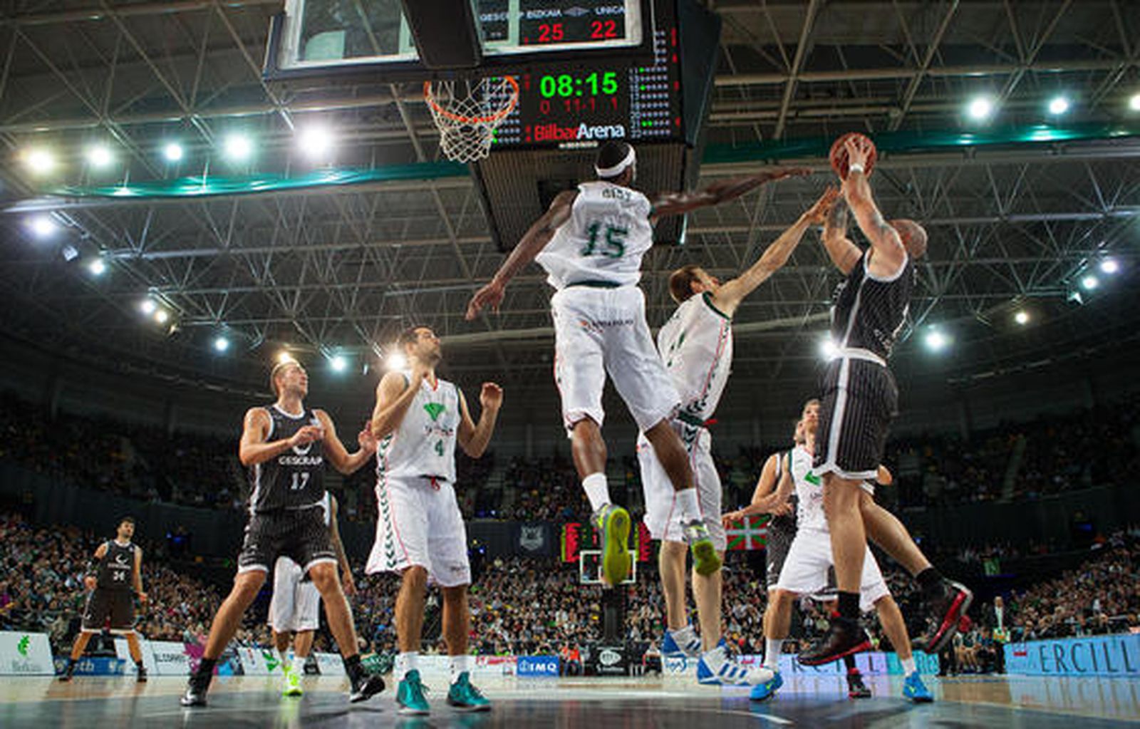 Ante un equipo de nivel similar y con cualidades parecidas como el Gescrap, el Unicaja ve cortada su racha de victorias y evidencia sus carencias ocultadas en esta secuencia triunfal previa.

Foto: Aitor Arrizabalaga