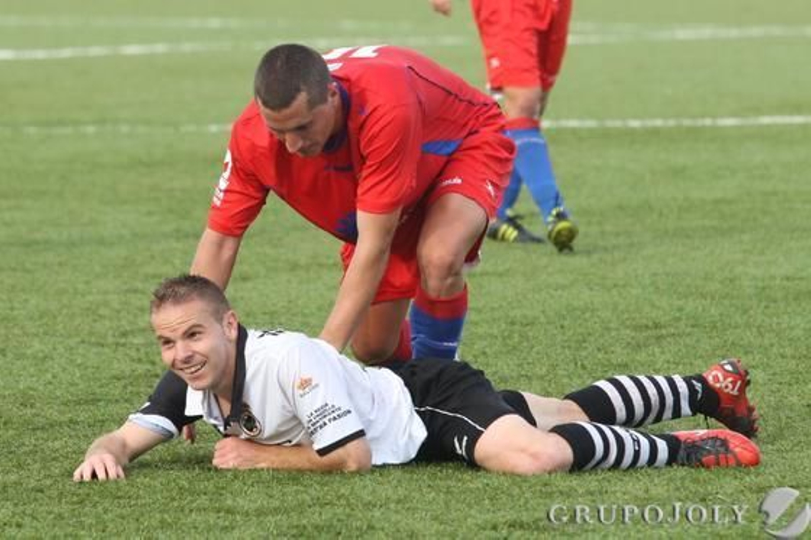 La Balona certifica su segunda posición tras el 2-0 para los blanquinegros.

Foto: Paco Guerrero