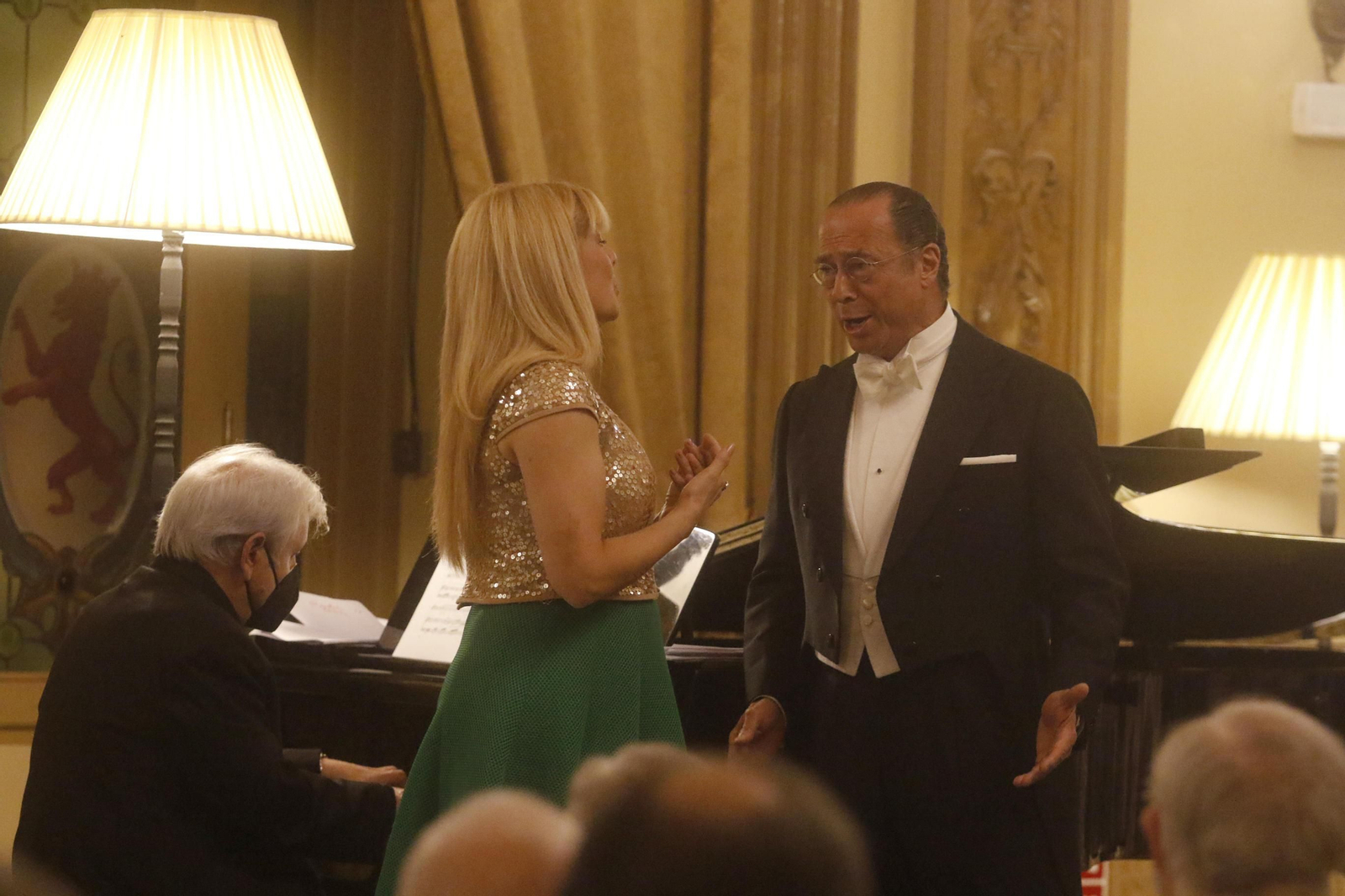 La gala lírica a beneficio de la Real Academia de Córdoba celebrada en el Círculo, en fotografías