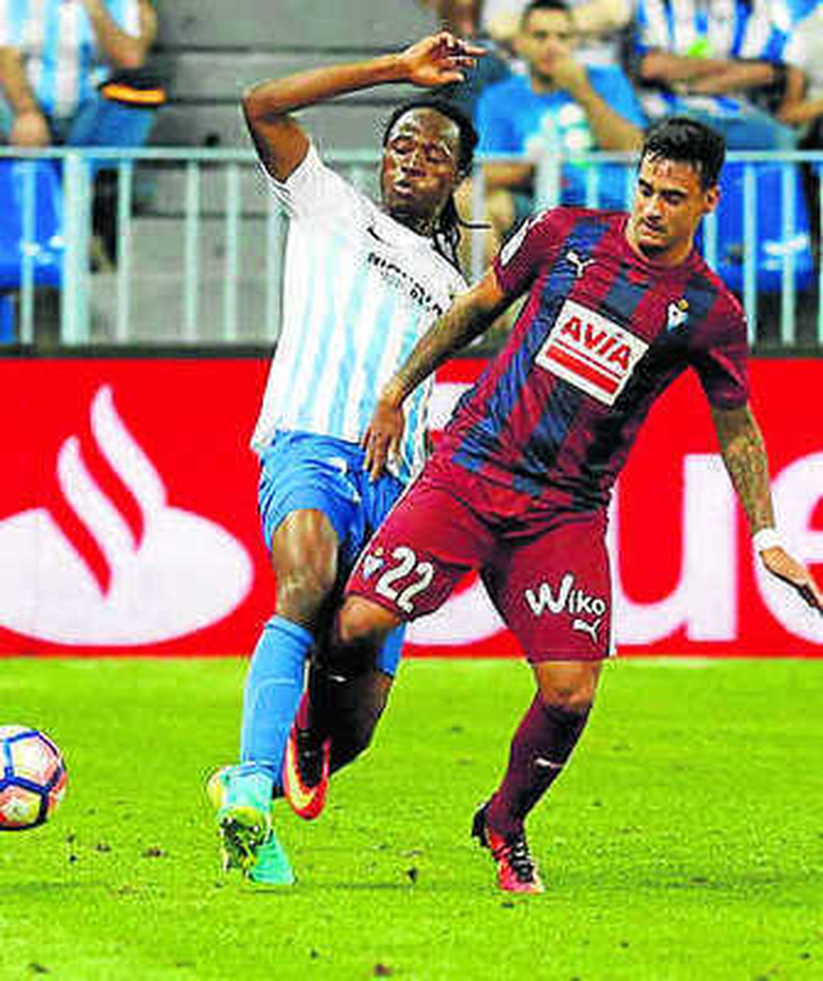 Koné, ante el Eibar.
