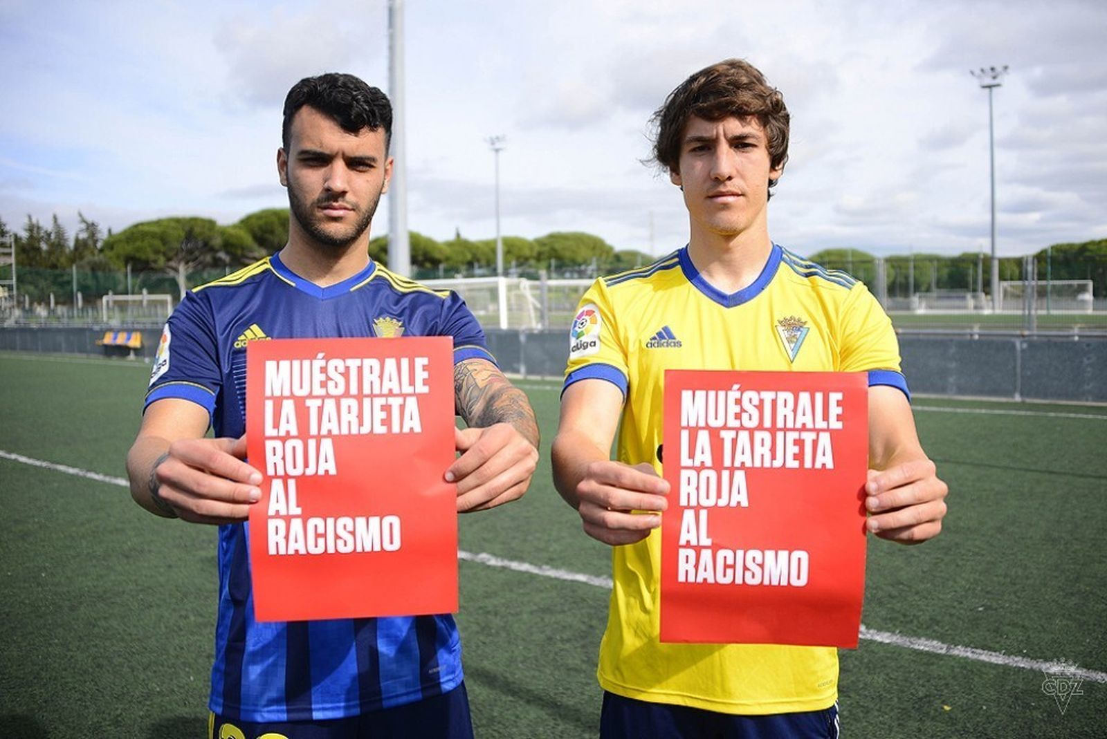 Álex Martín y Marc Baró posan para la campaña.