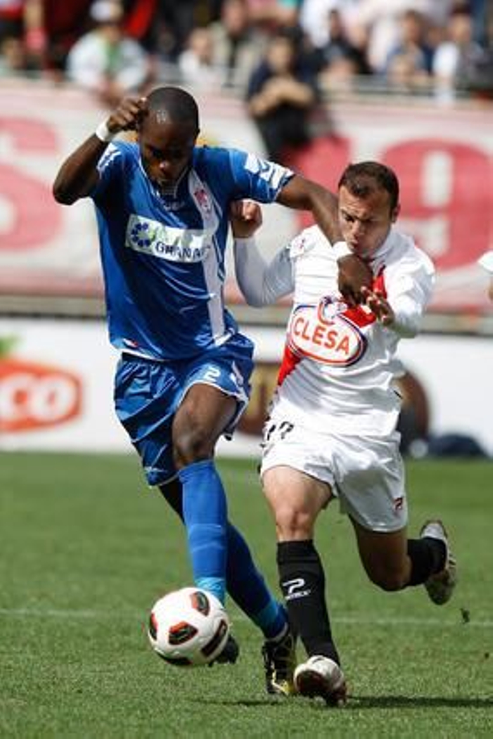 El Granada se trae un empate del campo del líder de Segunda, el Rayo Vallecano (1-1). / LOF